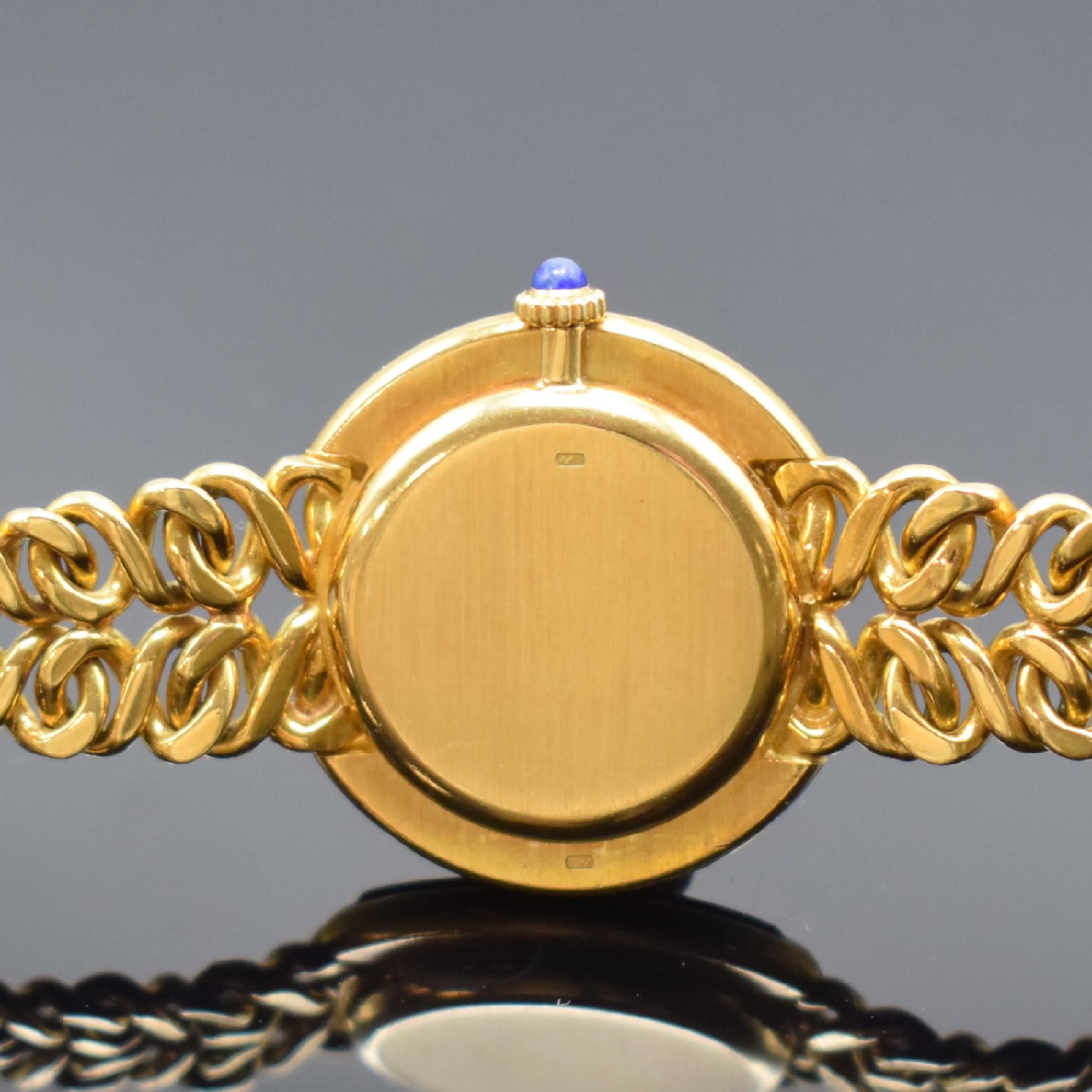 Detail d: SARCAR Damenarmbanduhr in GG 750/000, Schweiz um 1980, Handaufzug, Kettengliederband in GG 750/000, 2-teil. Gehäuse mit Lapislazuli besch., Lünette ...