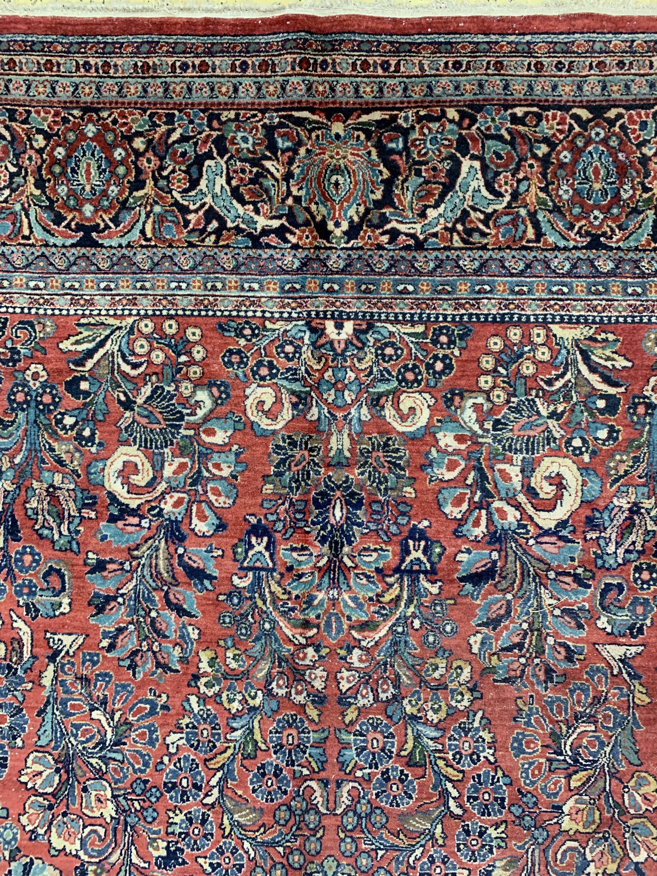 Detail d: Us Re-Import Sarogh, Persien, um 1920/1930,Wolle auf Baumwolle, ca. 614 x 314 cm, EHZ: 2-3(kleines Loch).