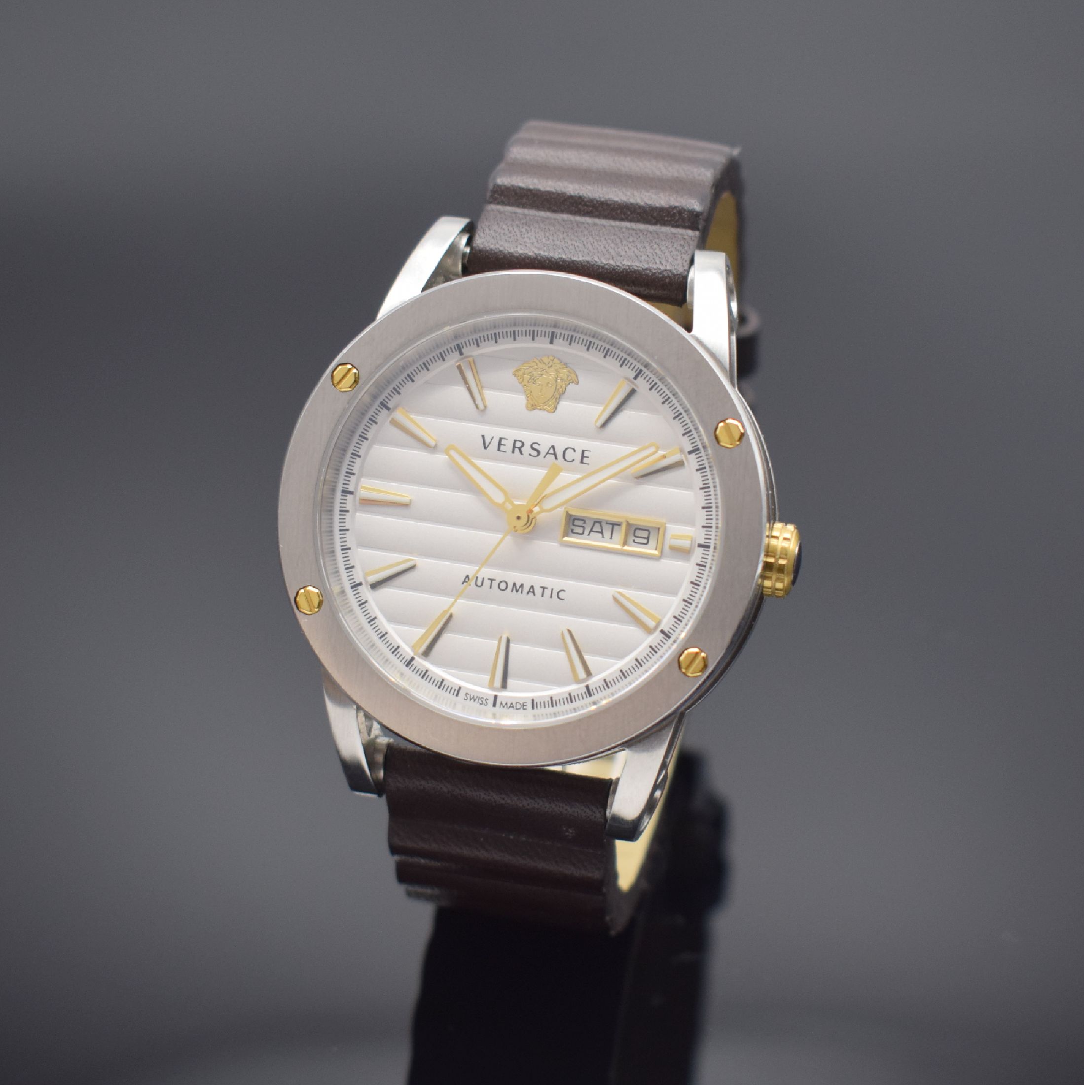 VERSACE Theros Herrenarmbanduhr in Stahl, Schweiz um 2020, Automatik, beids. vergl. Geh., orig. Lederband m. dopp. Faltschl., Boden 4 -fach verschr., ...