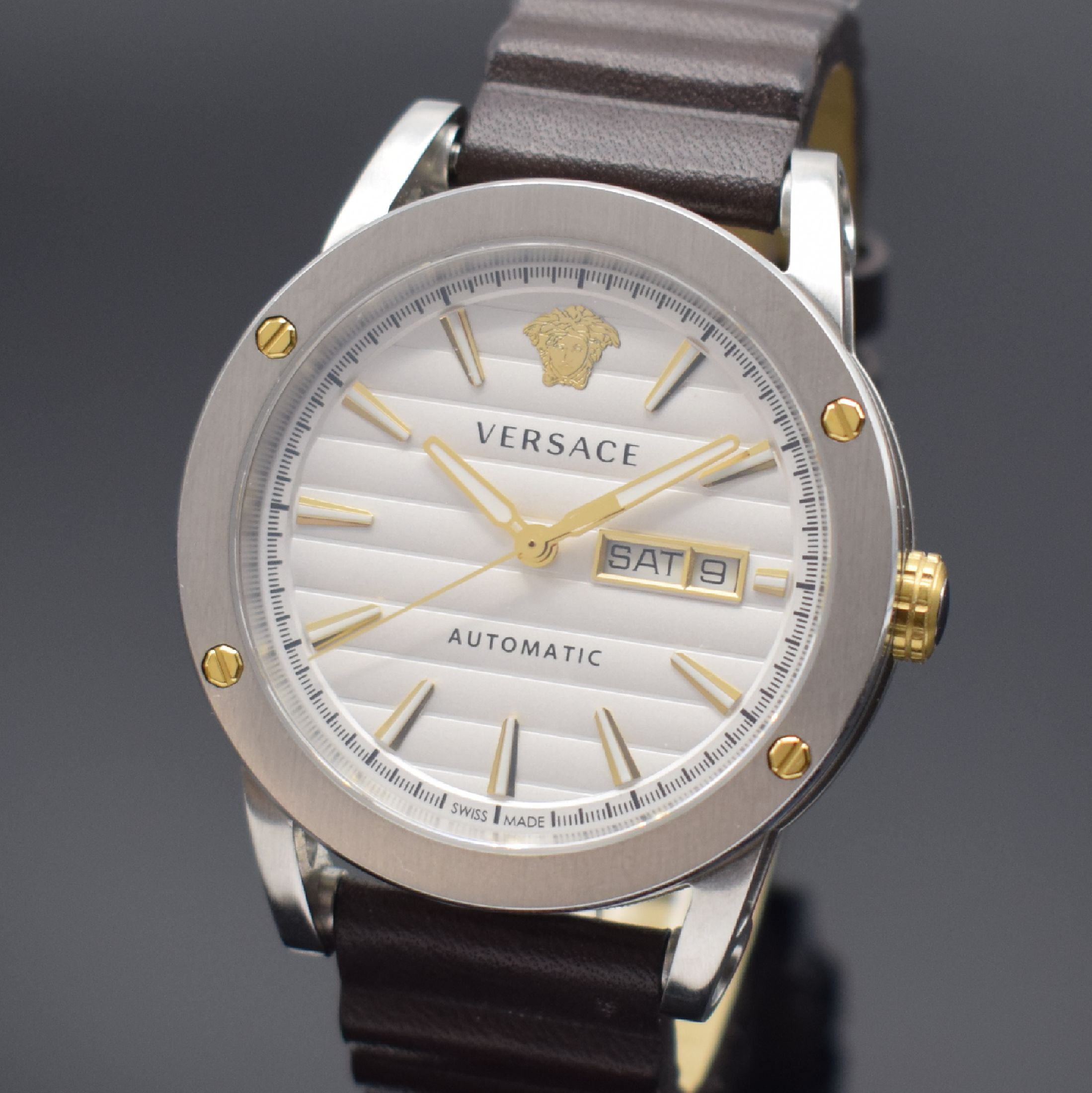 Detail a: VERSACE Theros Herrenarmbanduhr in Stahl, Schweiz um 2020, Automatik, beids. vergl. Geh., orig. Lederband m. dopp. Faltschl., Boden 4 -fach verschr., ...