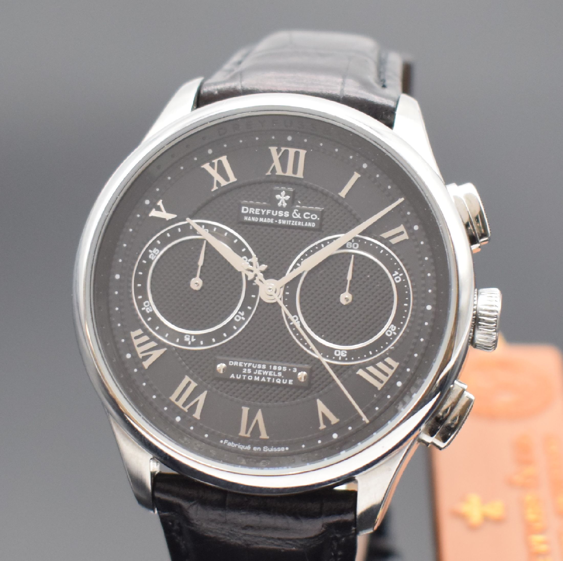 Detail a: DREYFUSS & Co. Hand Made Herrenarmbanduhr mit Chronograph, Schweiz um 2020, Automatik, beids. vergl., verschr. Stahlgeh. inkl. orig. Lederband m. ...