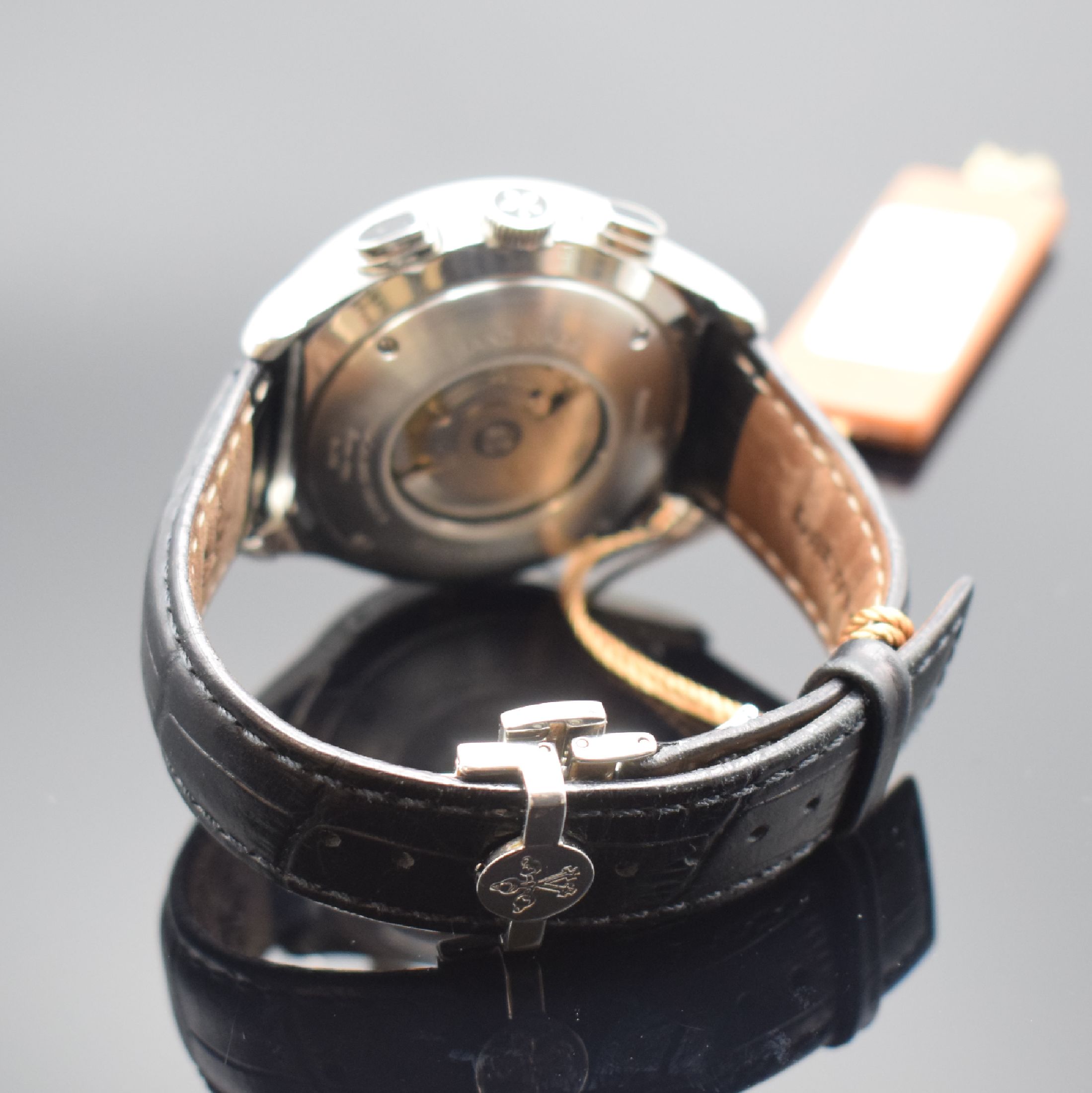 Detail b: DREYFUSS & Co. Hand Made Herrenarmbanduhr mit Chronograph, Schweiz um 2020, Automatik, beids. vergl., verschr. Stahlgeh. inkl. orig. Lederband m. ...