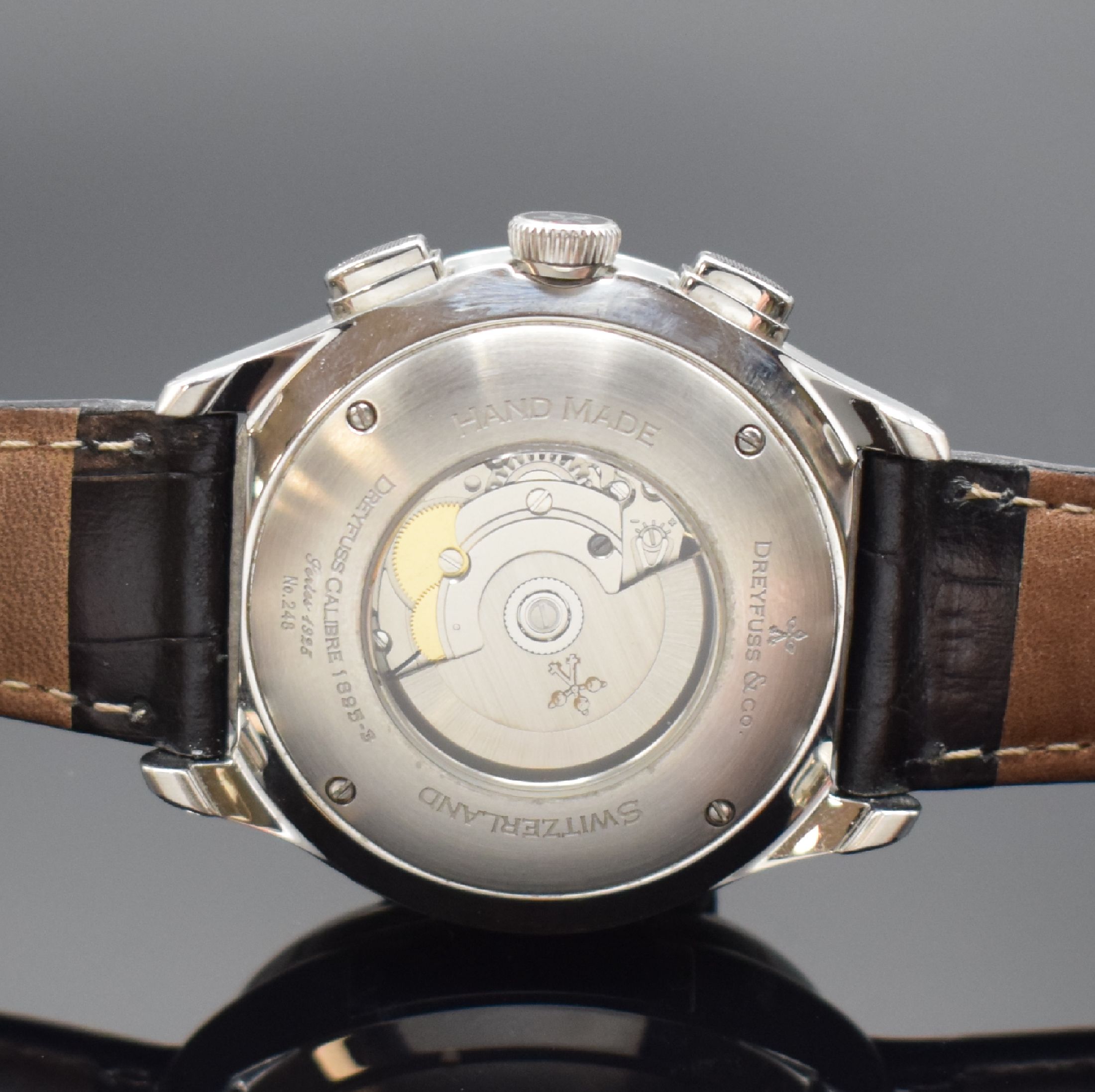 Detail d: DREYFUSS & Co. Hand Made Herrenarmbanduhr mit Chronograph, Schweiz um 2020, Automatik, beids. vergl., verschr. Stahlgeh. inkl. orig. Lederband m. ...