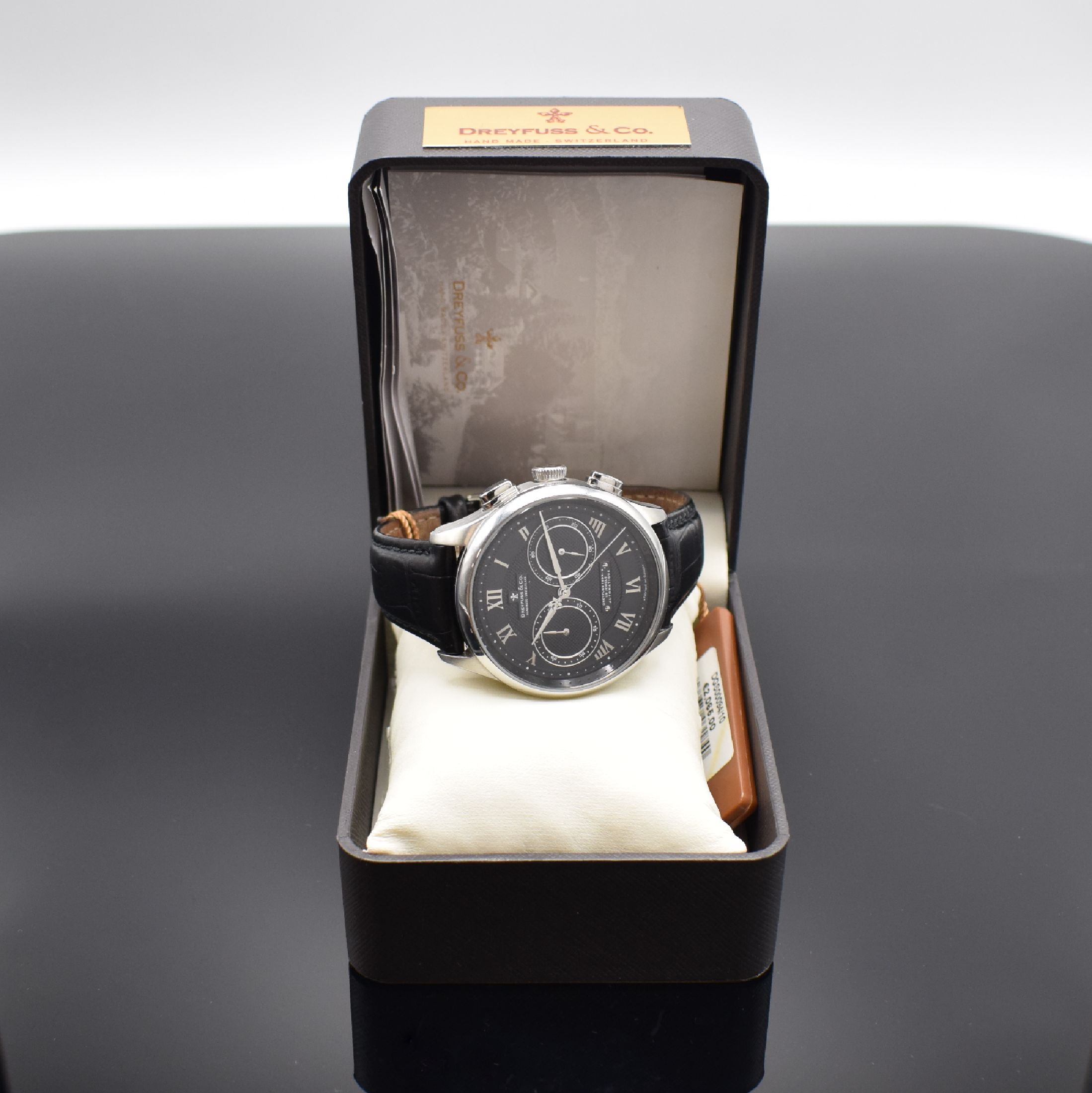 Detail g: DREYFUSS & Co. Hand Made Herrenarmbanduhr mit Chronograph, Schweiz um 2020, Automatik, beids. vergl., verschr. Stahlgeh. inkl. orig. Lederband m. ...