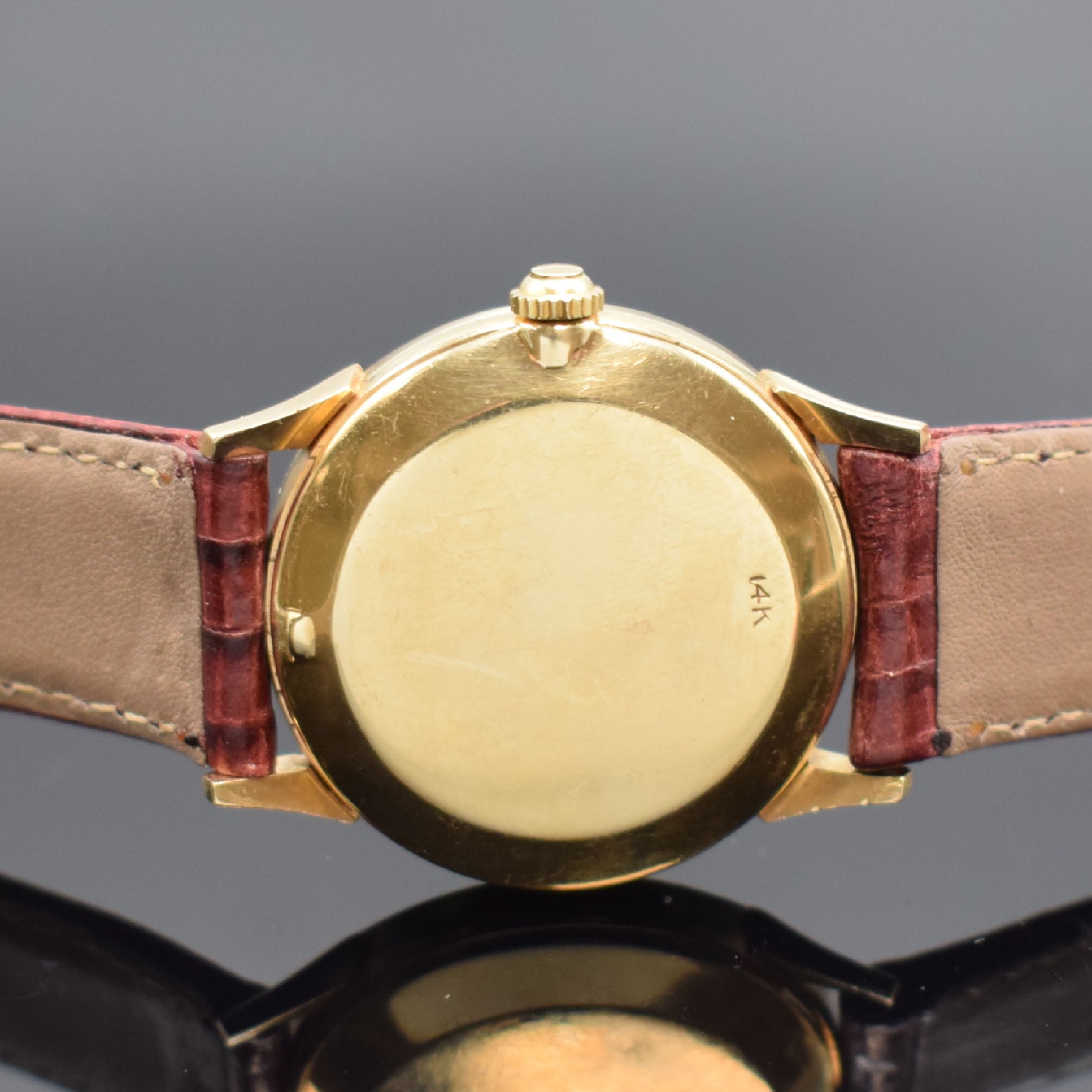 Detail c: LeCOULTRE Herrenarmbanduhr in GG 585/000, Schweiz für US-Markt, um 1950, Handaufzug, Boden aufgedr., silb. Zifferbl. m. zentraler Drehscheibe f. ...