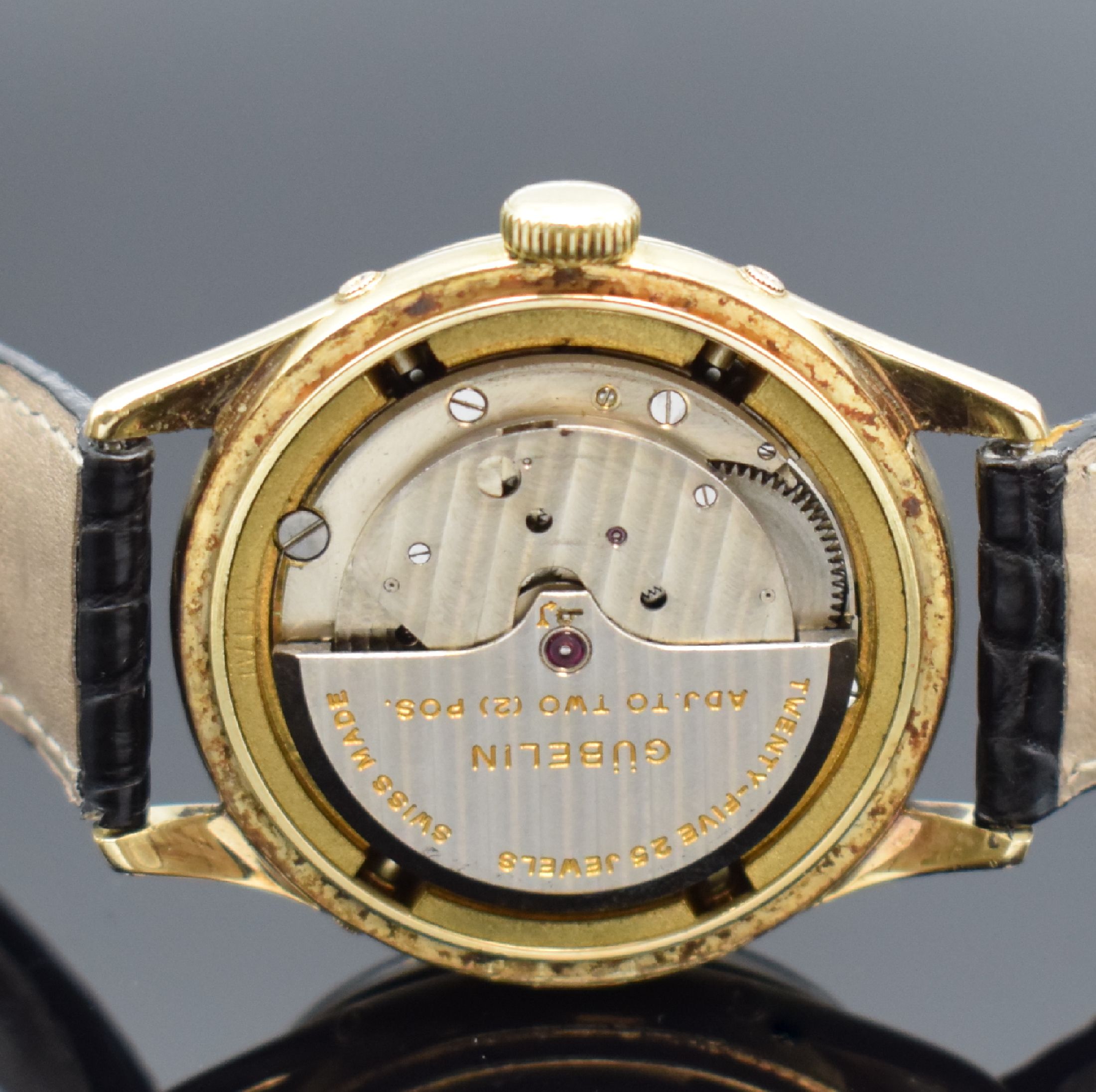Detail f: GÜBELIN Ipso-Matic Herrenarmbanduhr mit Vollkalender, Schweiz um 1950, Automatik, verg. Geh., Boden und Lünette aufgedr., Korrekturdr. seitl. im ...