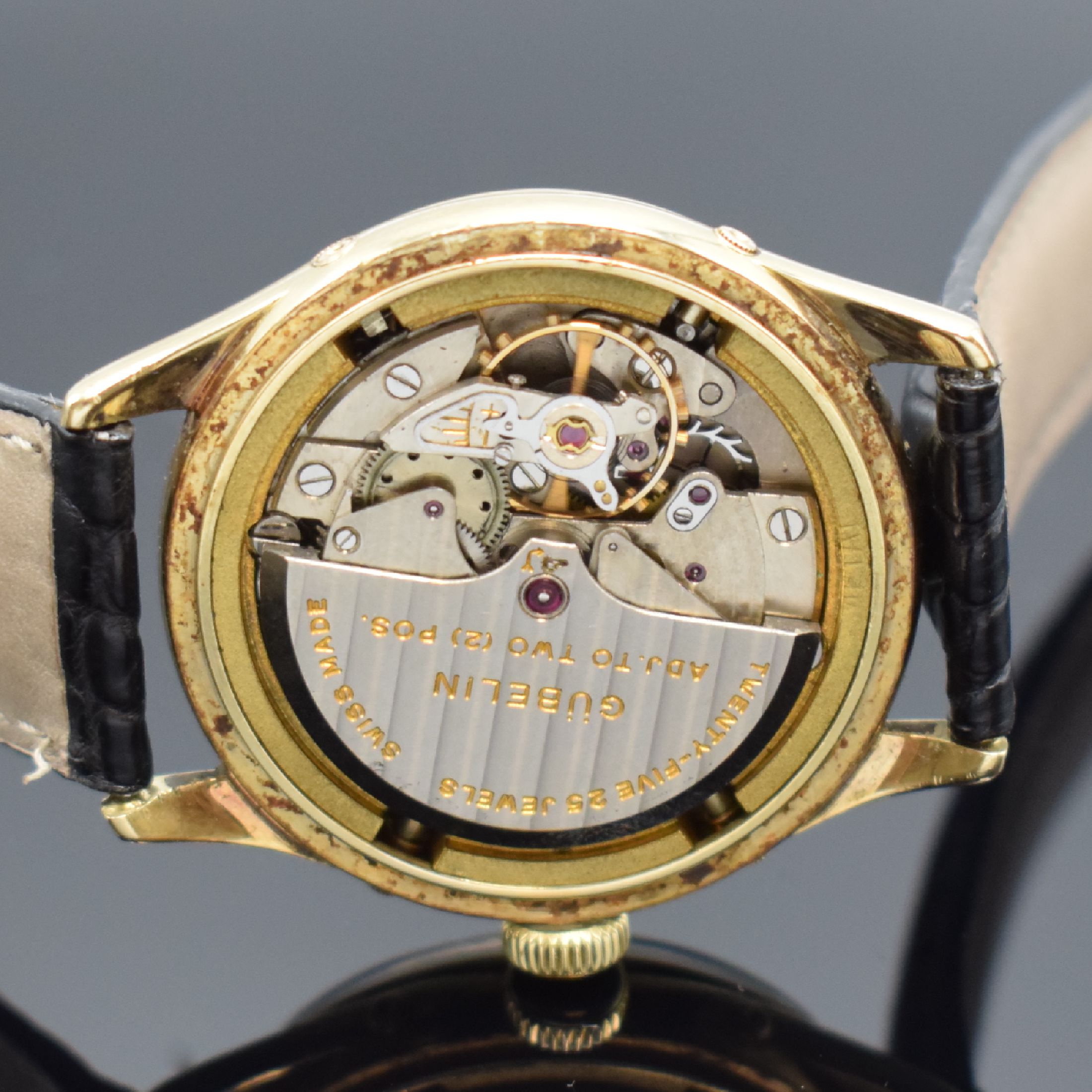 Detail g: GÜBELIN Ipso-Matic Herrenarmbanduhr mit Vollkalender, Schweiz um 1950, Automatik, verg. Geh., Boden und Lünette aufgedr., Korrekturdr. seitl. im ...