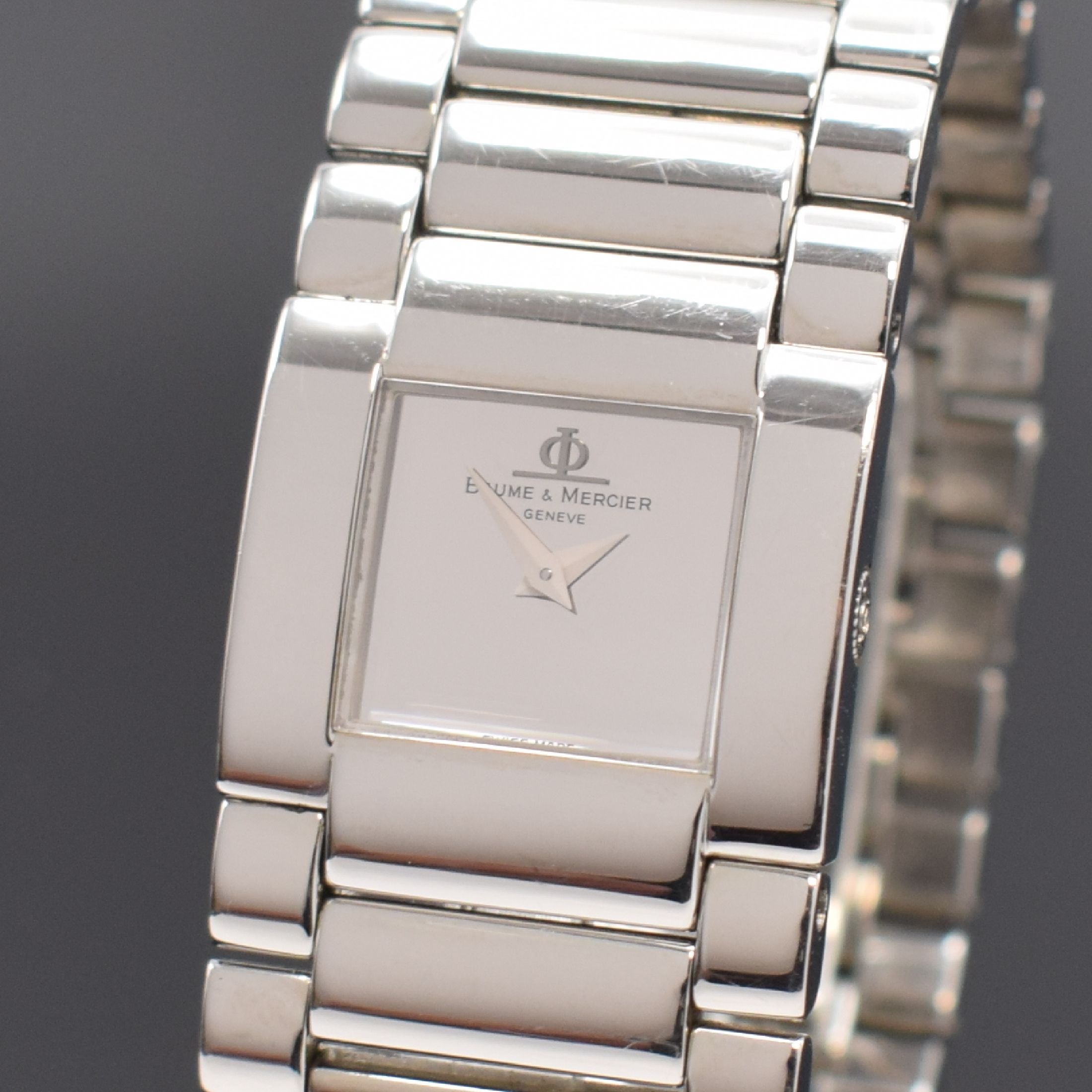 Detail a: BAUME & MERCIER Catwalk Damenarmbanduhr Referenz MV045197, Schweiz um 2005, quarz, Edelstahlgeh., Boden 4-fach verschr., Gliederband m. dopp. ...