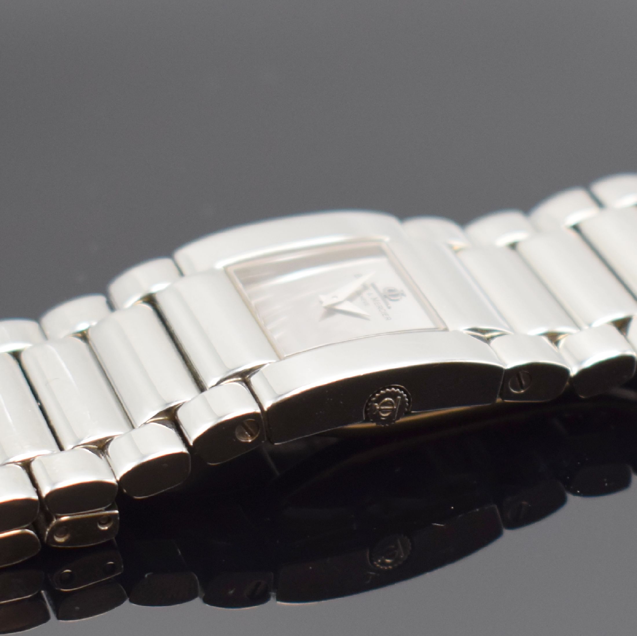 Detail c: BAUME & MERCIER Catwalk Damenarmbanduhr Referenz MV045197, Schweiz um 2005, quarz, Edelstahlgeh., Boden 4-fach verschr., Gliederband m. dopp. ...