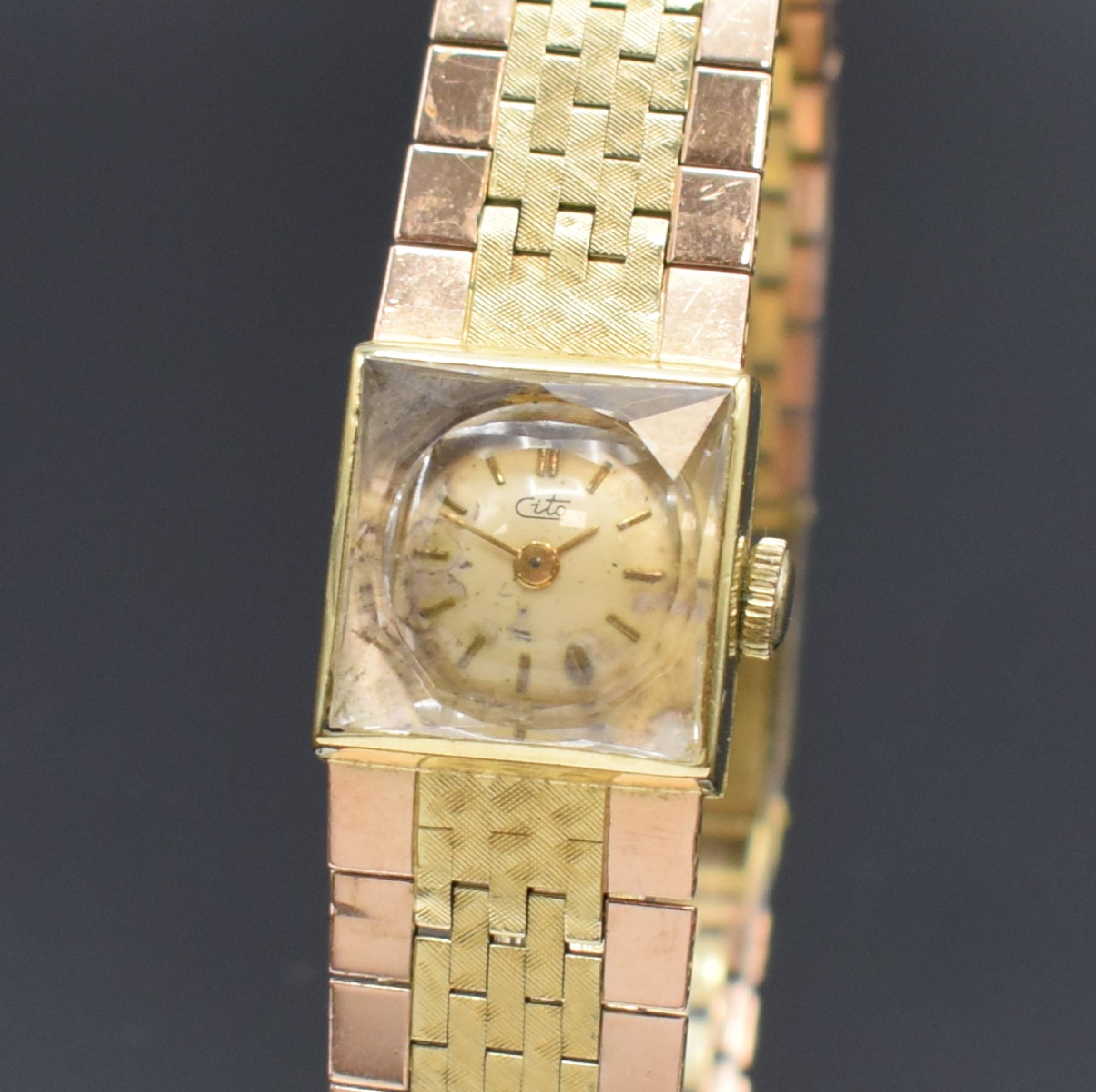 Detail a: CITO Damenarmbanduhr in GG 585/000, Schweiz um 1960, Handaufzug, Boden aufgedr., Band in GG/RG 585/000, Glas facett., silb. Zifferbl. altersb. ...