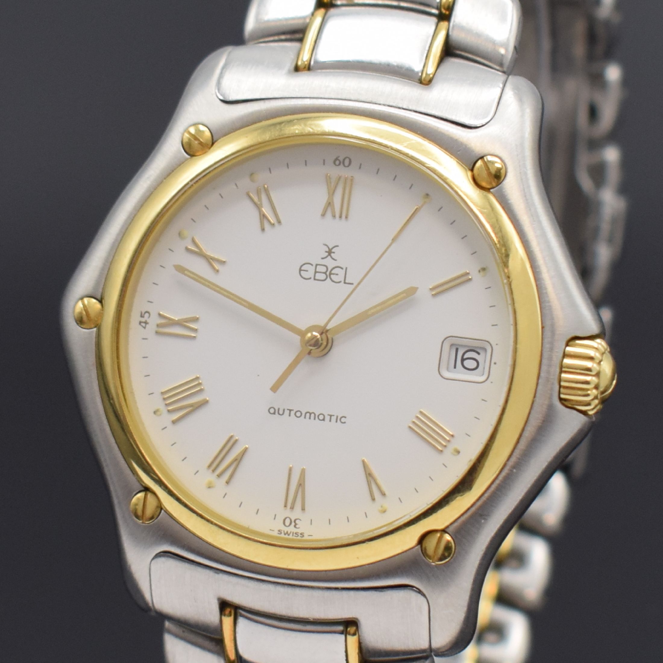 Detail a: EBEL 1911 Herrenarmbanduhr Referenz 1080916, Schweiz um 2000, Automatik, Edelstahl/Gold komb., Gliederband m. Faltschl., weißes Zifferbl. m. gold. ...