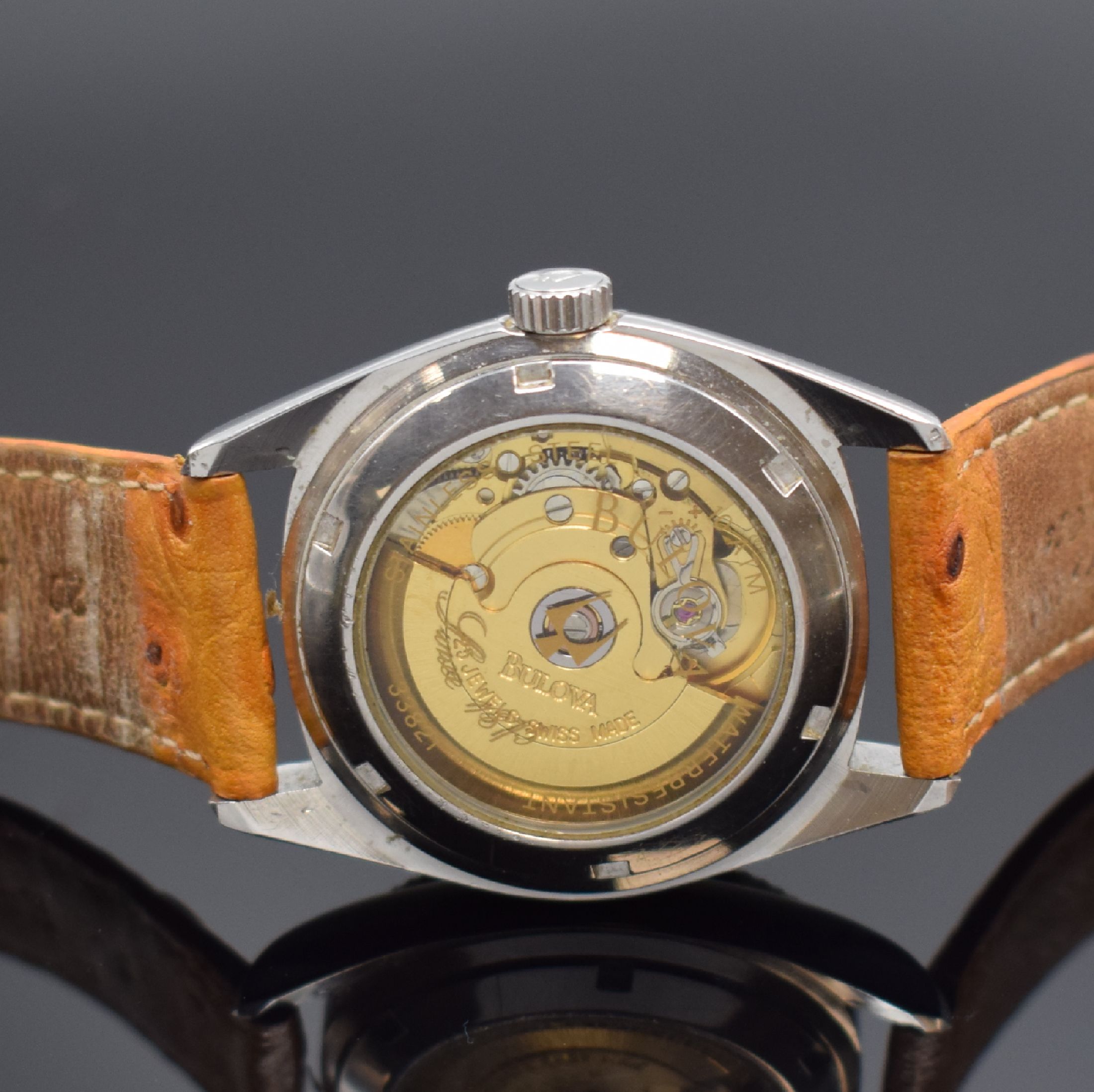 Detail c: BULOVA Super Seville Day-Date Herrenarmbanduhr in Edelstahl, Schweiz um 1995, Automatik, beids. vergl. Geh., Boden und Krone verschr., weißes ...