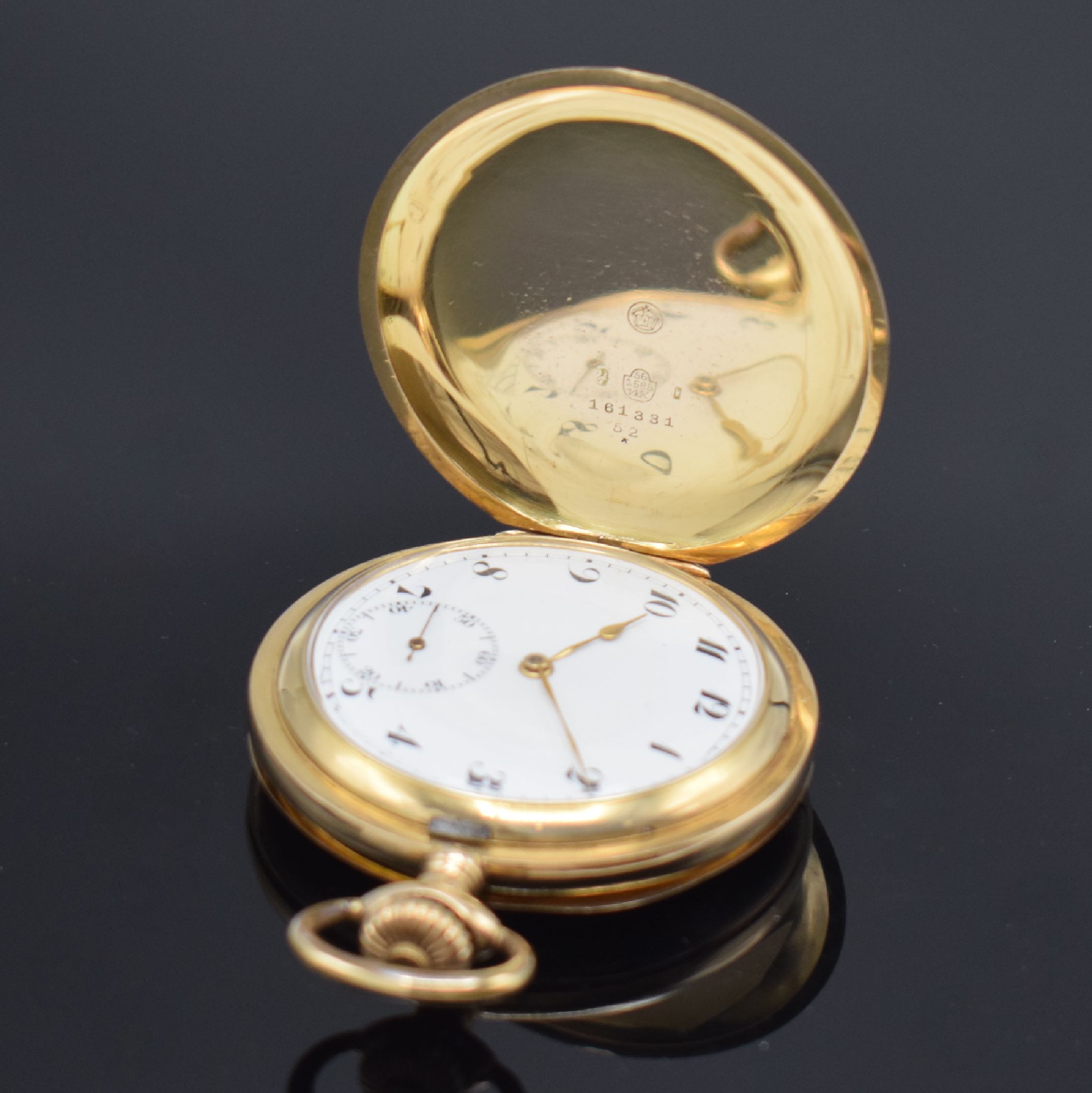 Detail a: Herrensavonette in RG 585/000, Schweiz um 1915, glattes, 2-Deckel Goldgeh. dell., Metallcuvette, Emailzifferbl. m. arab. Zahlen, gold. Zeiger, kl. ...