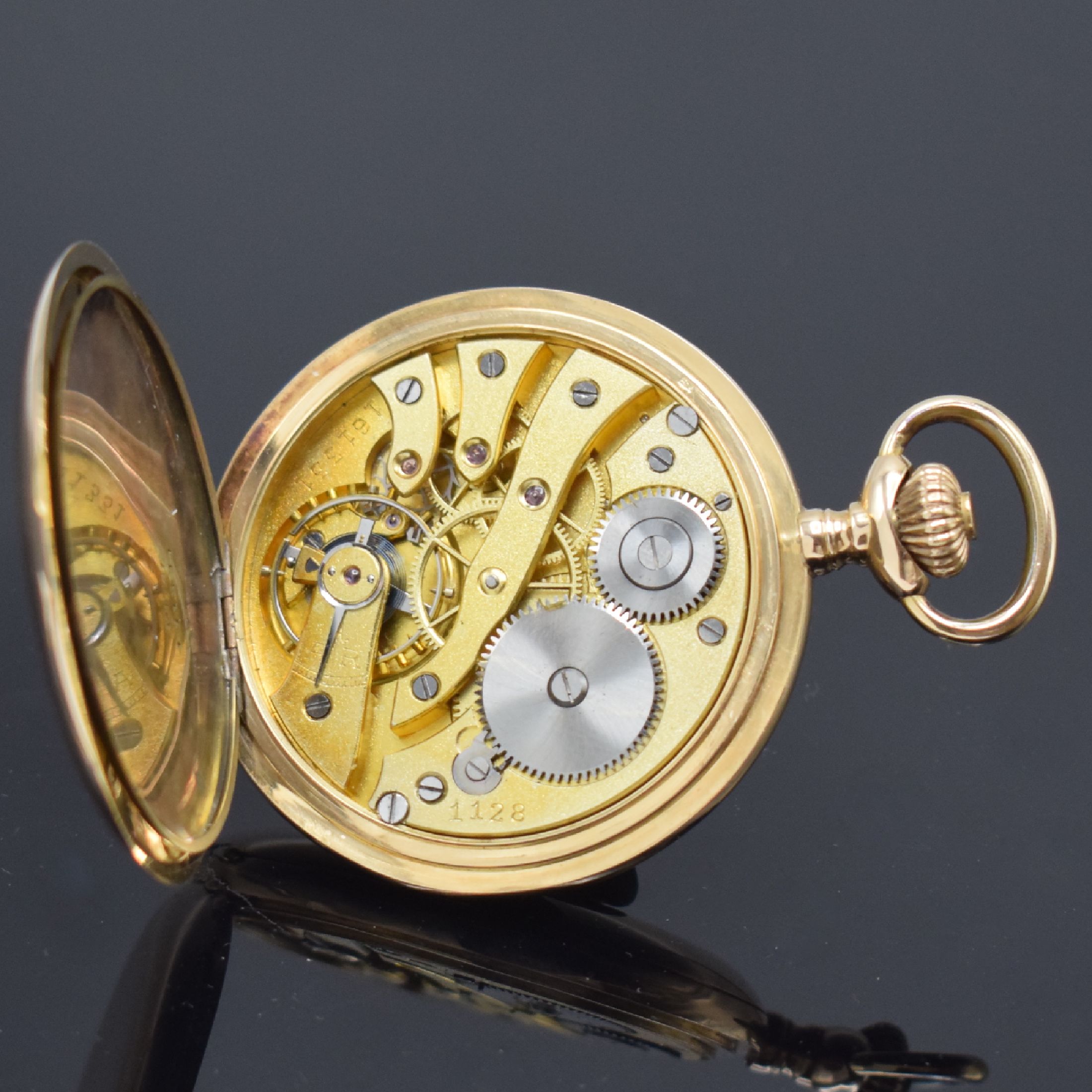 Detail e: Herrensavonette in RG 585/000, Schweiz um 1915, glattes, 2-Deckel Goldgeh. dell., Metallcuvette, Emailzifferbl. m. arab. Zahlen, gold. Zeiger, kl. ...
