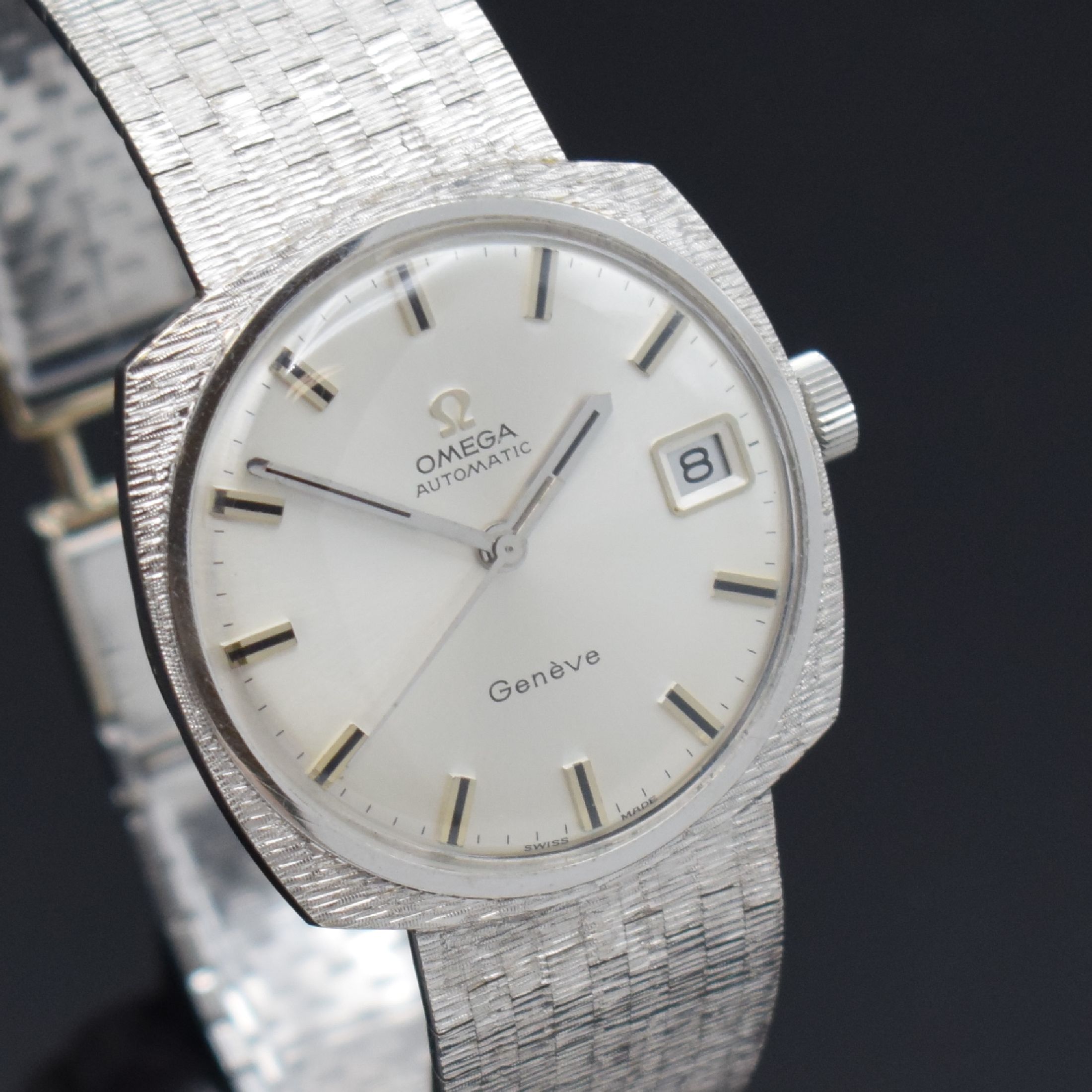 Detail e: OMEGA Geneve Armbanduhrwerk im neutralen WG 750/000 Gehäuse, Schweiz um 1968, Automatik, Boden aufgedr., silb. orig. Zifferbl. m. aufgel. Std.-Ind., ...