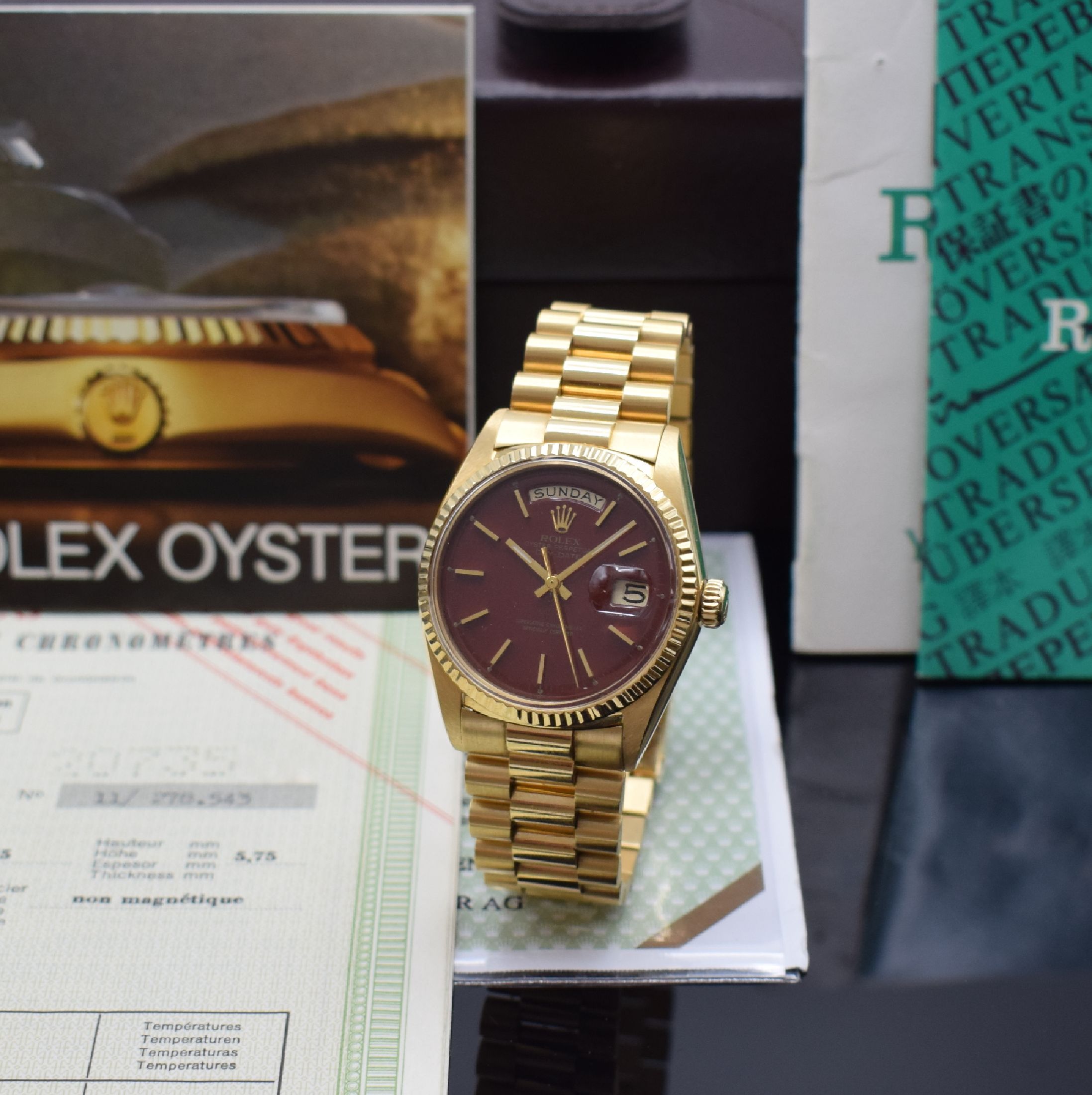 ROLEX feine und extrem seltene Herrenarmbanduhr Day-Date mit Stella Burgundy- / Oxblood-Zifferblatt in GG 750/000 inklusive original Papieren ...