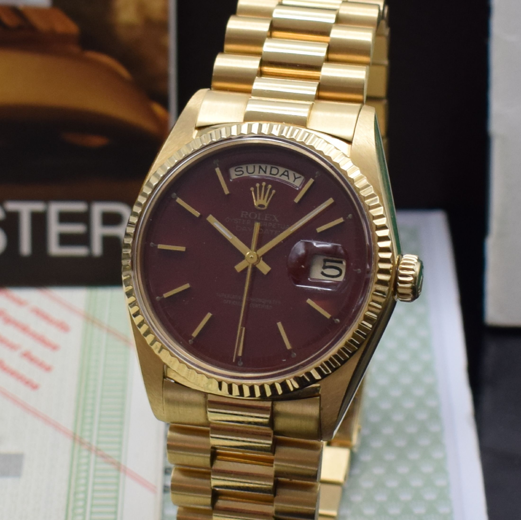 Detail a: ROLEX feine und extrem seltene Herrenarmbanduhr Day-Date mit Stella Burgundy- / Oxblood-Zifferblatt in GG 750/000 inklusive original Papieren ...