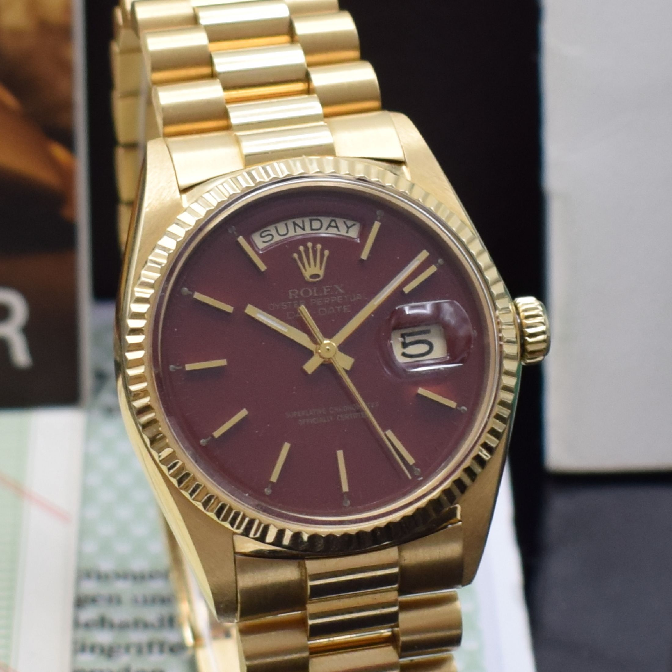 Detail c: ROLEX feine und extrem seltene Herrenarmbanduhr Day-Date mit Stella Burgundy- / Oxblood-Zifferblatt in GG 750/000 inklusive original Papieren ...