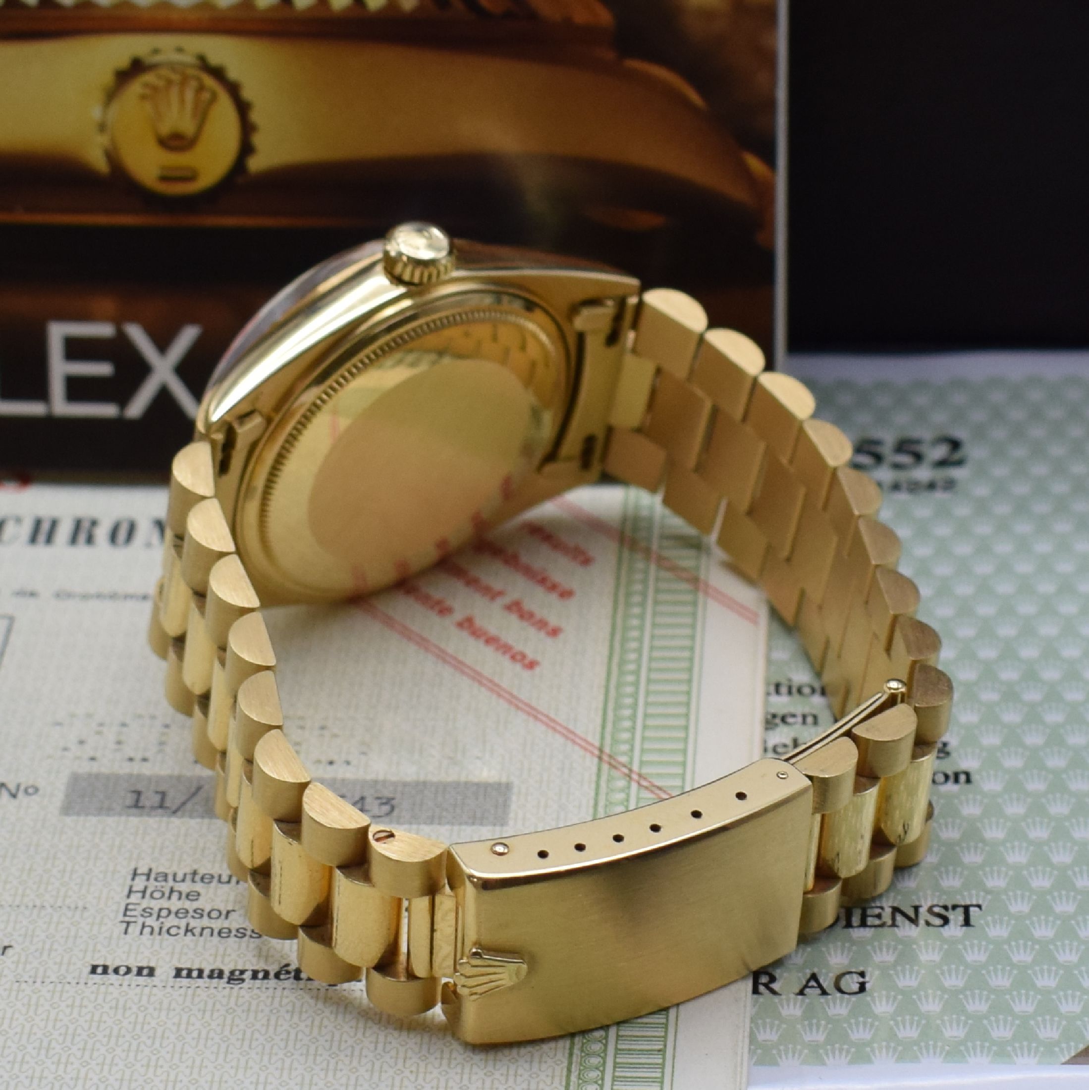 Detail d: ROLEX feine und extrem seltene Herrenarmbanduhr Day-Date mit Stella Burgundy- / Oxblood-Zifferblatt in GG 750/000 inklusive original Papieren ...