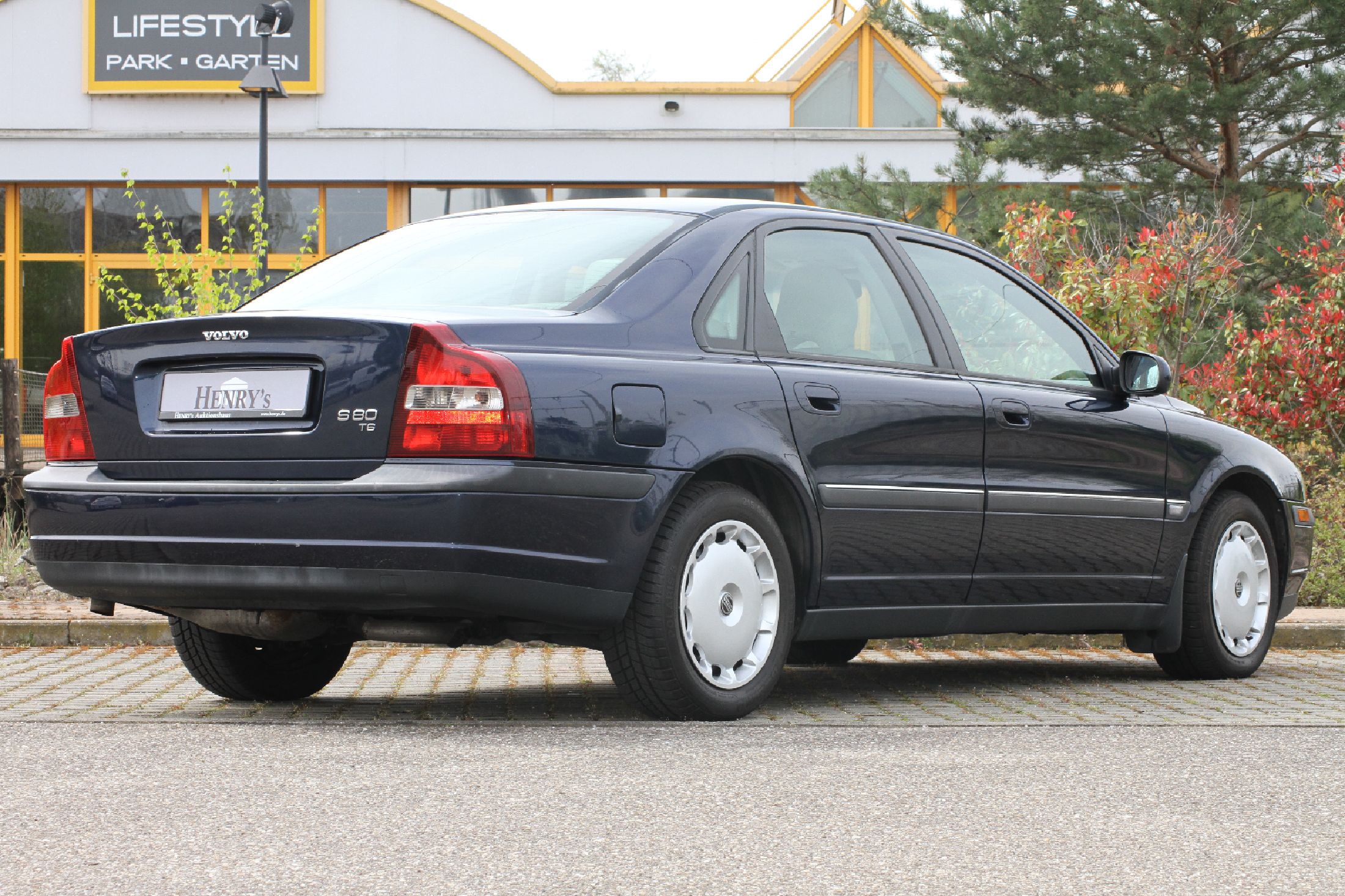 Detail a: Volvo S80 T6, Fahrgestellnummer: YV1TS90K511158385, EZ 07/2000, Laufleistung ca. 154.000 km abgelesen, HU 04/2024, 200 kW/272 PS, 6 Zylinder, ...