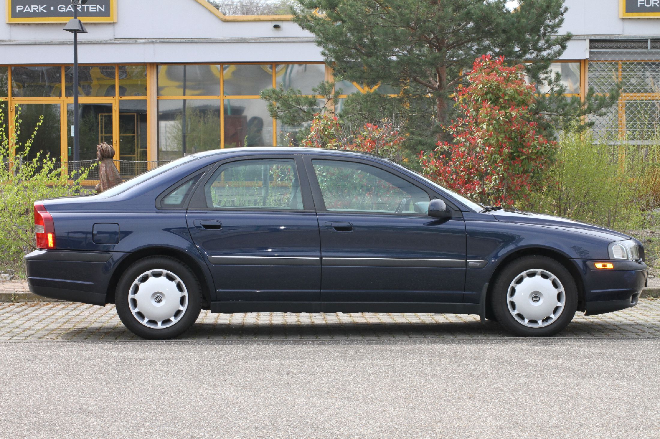 Detail b: Volvo S80 T6, Fahrgestellnummer: YV1TS90K511158385, EZ 07/2000, Laufleistung ca. 154.000 km abgelesen, HU 04/2024, 200 kW/272 PS, 6 Zylinder, ...