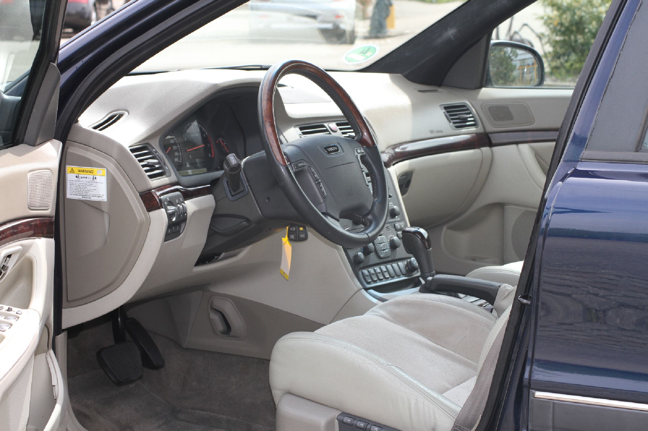 Detail c: Volvo S80 T6, Fahrgestellnummer: YV1TS90K511158385, EZ 07/2000, Laufleistung ca. 154.000 km abgelesen, HU 04/2024, 200 kW/272 PS, 6 Zylinder, ...