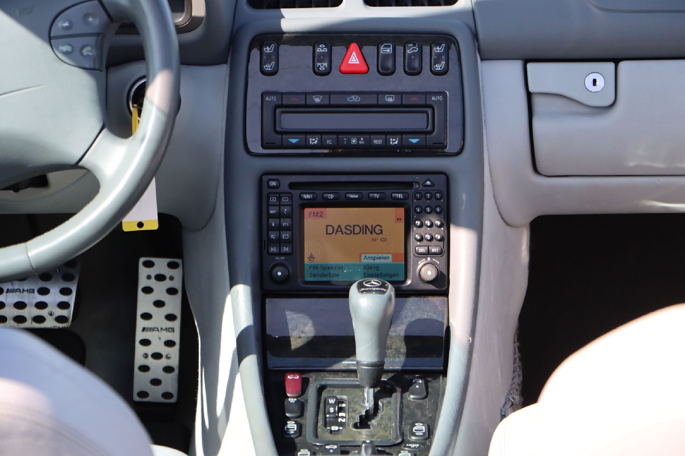 Detail h: Mercedes-Benz CLK 320 Avantgard Cabriolet, Fahrgestellnummer: WDB2084651T034399, EZ 03/2000, Laufleistung ca. 168.300 km abgelesen, HU 04/2024, 160 ...