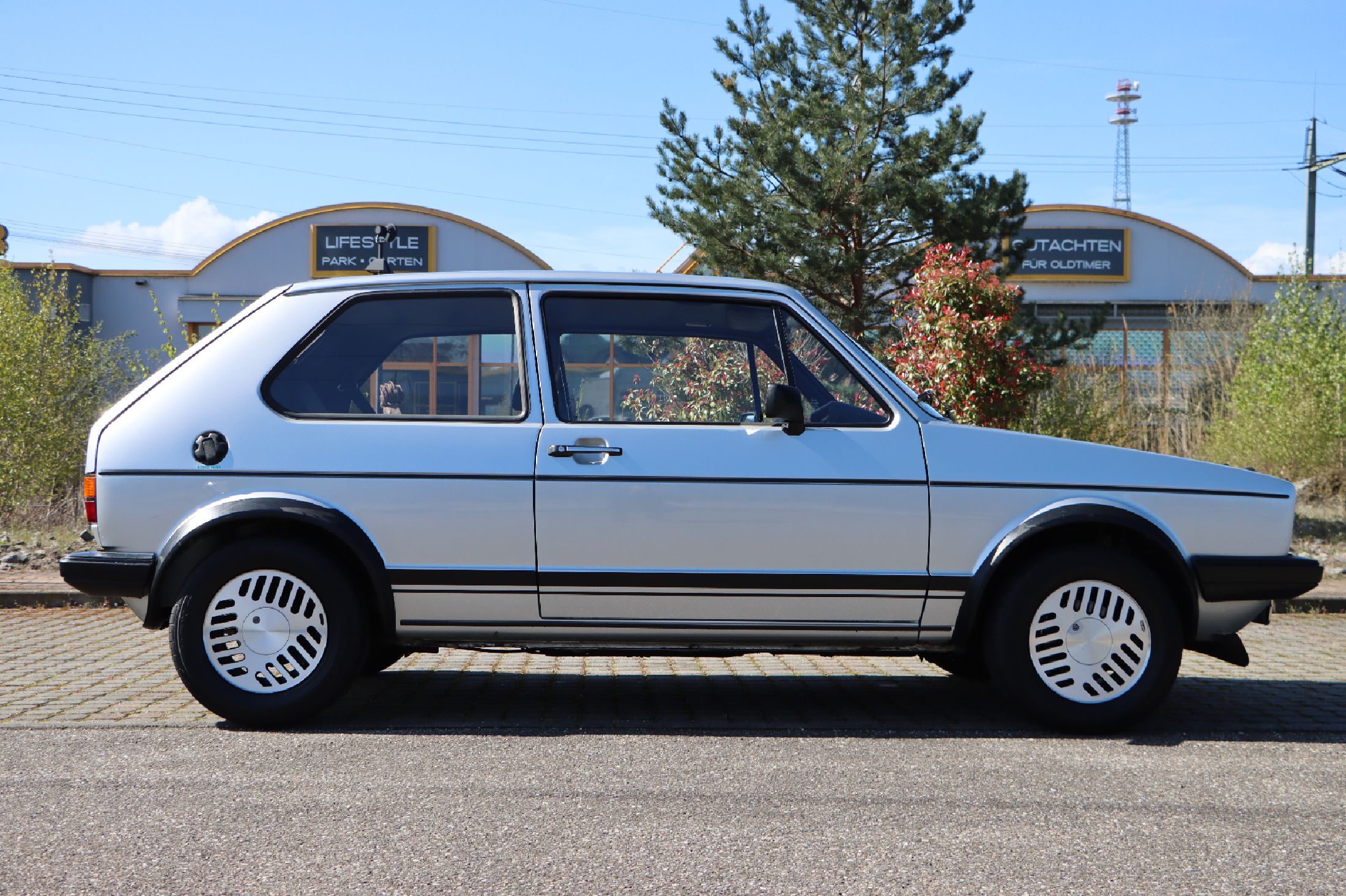 Detail a: VW 1er Golf GTI, Fahrgestellnummer: WVWZZZ17ZDW654014, EZ 11/1983, 1. Hand, Laufleistung ca. 140.000 km abgelesen, HU 02/2025, H zulassungsfähig, 82 ...
