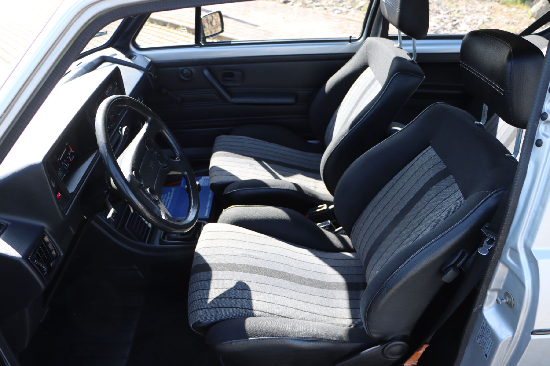 Detail d: VW 1er Golf GTI, Fahrgestellnummer: WVWZZZ17ZDW654014, EZ 11/1983, 1. Hand, Laufleistung ca. 140.000 km abgelesen, HU 02/2025, H zulassungsfähig, 82 ...
