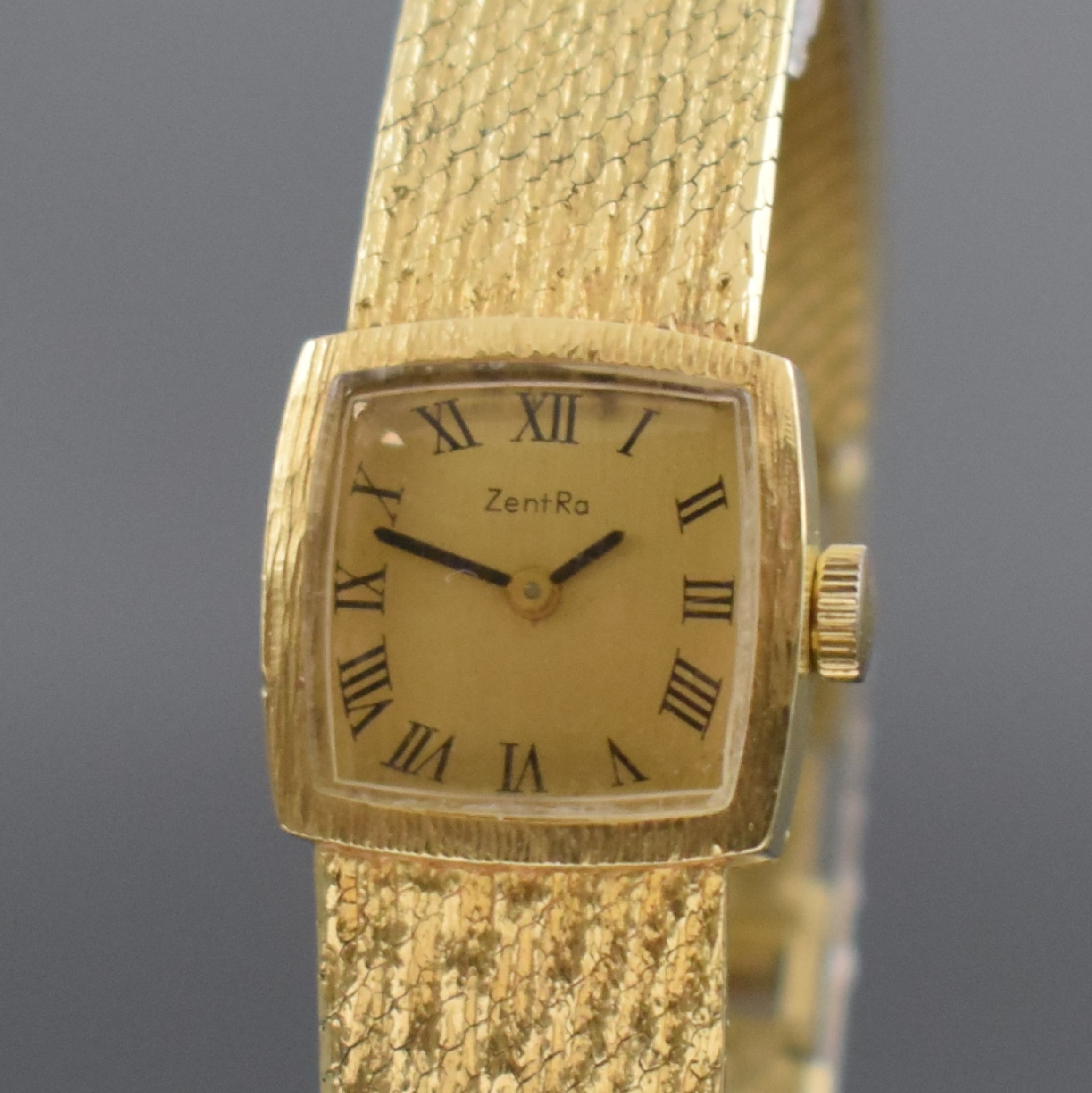 Detail a: ZENTRA Damenarmbanduhr in GG 585/000, Handaufzug, Schweiz um 1970, Boden aufgedr., gold. Zifferbl. m. röm. Std. fl., Anz. v. Std. und Min., 17 St., ...