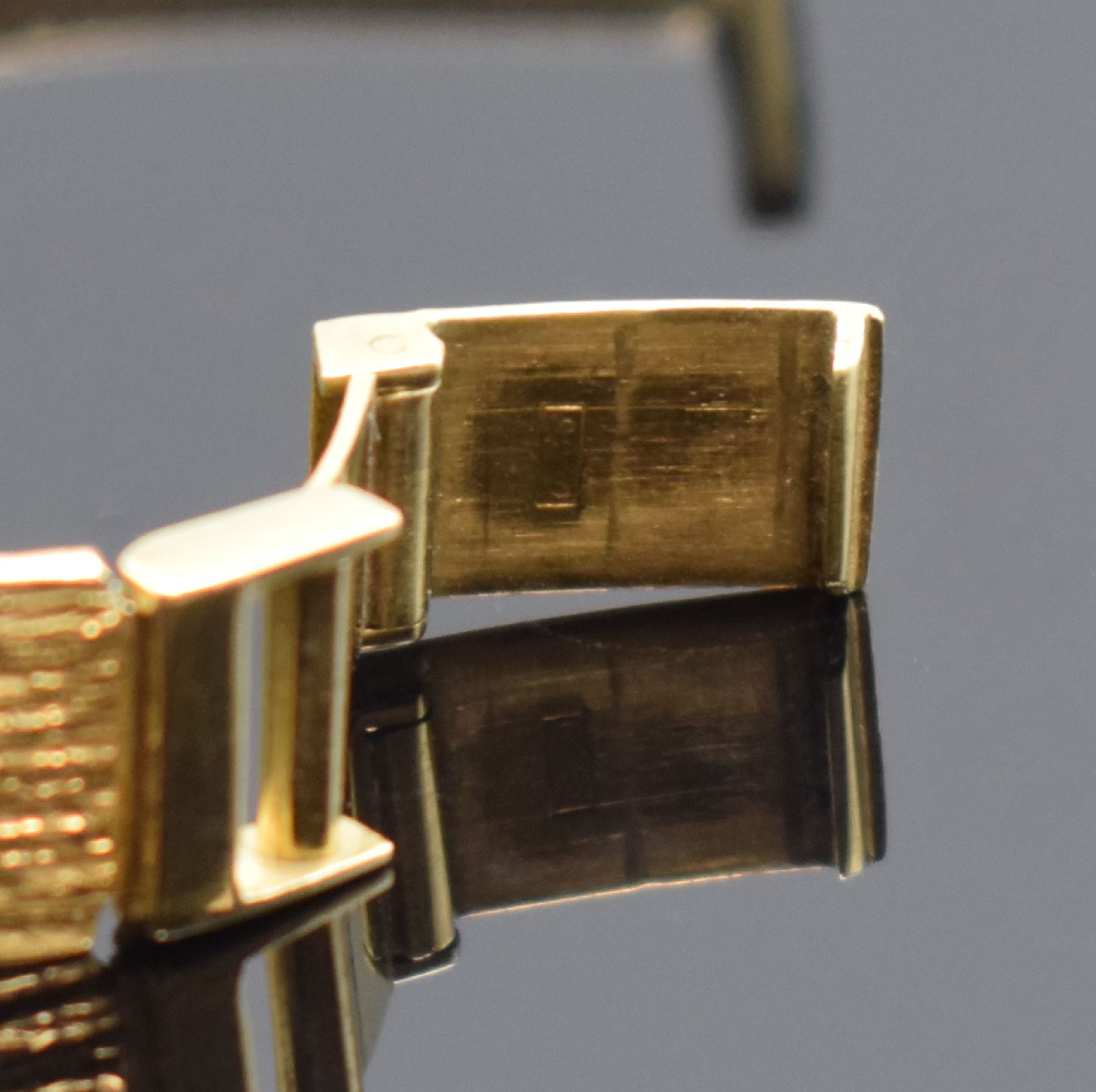 Detail c: ZENTRA Damenarmbanduhr in GG 585/000, Handaufzug, Schweiz um 1970, Boden aufgedr., gold. Zifferbl. m. röm. Std. fl., Anz. v. Std. und Min., 17 St., ...