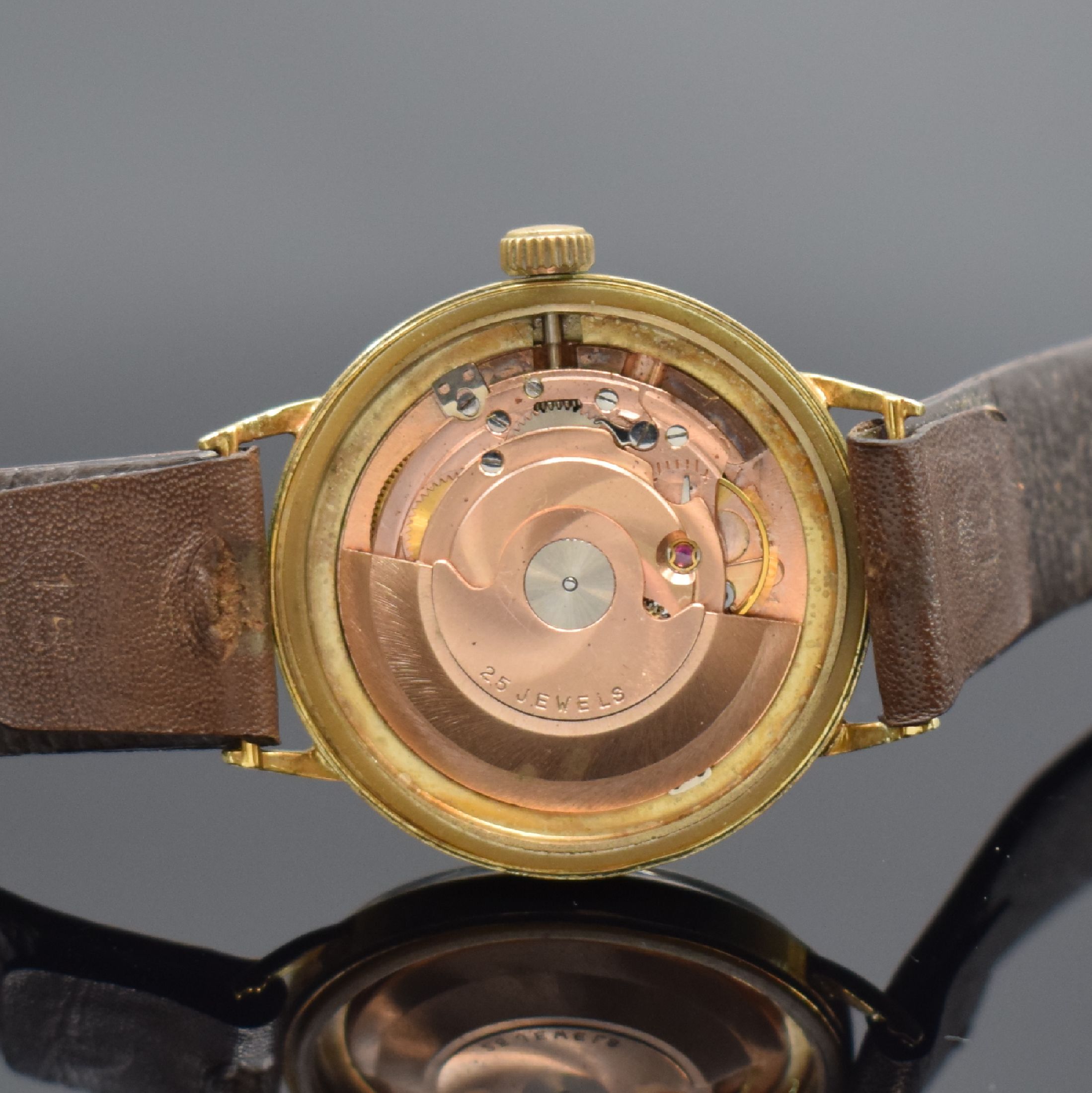 Detail d: ARCTOS Armbanduhr in GG 585/000, Automatik, Schweiz um 1966, 2-teil. Geh. l. dell., Boden mit Widmungsgravur aufgedr., silb. Zifferbl. m. aufgel. ...