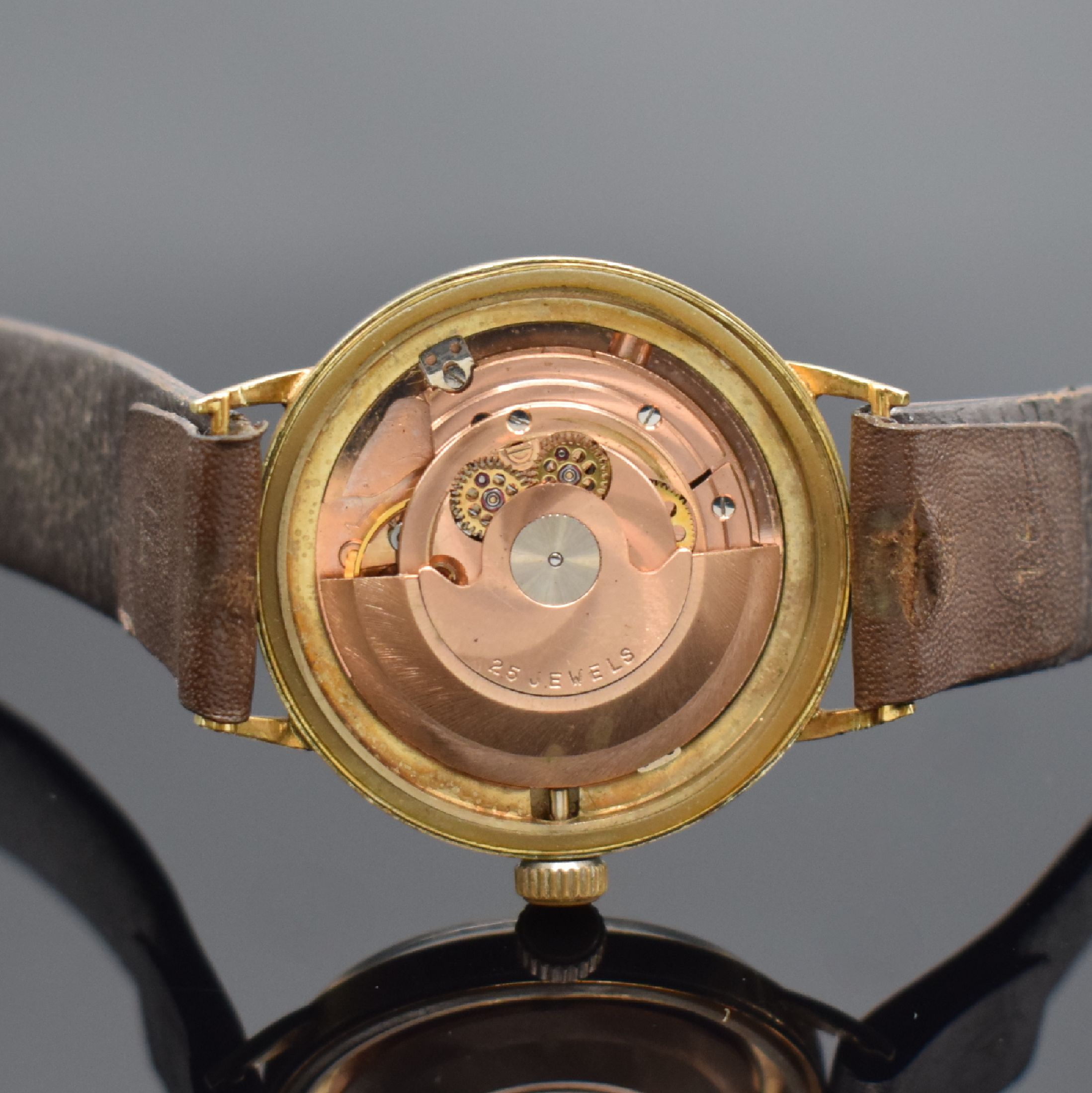 Detail e: ARCTOS Armbanduhr in GG 585/000, Automatik, Schweiz um 1966, 2-teil. Geh. l. dell., Boden mit Widmungsgravur aufgedr., silb. Zifferbl. m. aufgel. ...