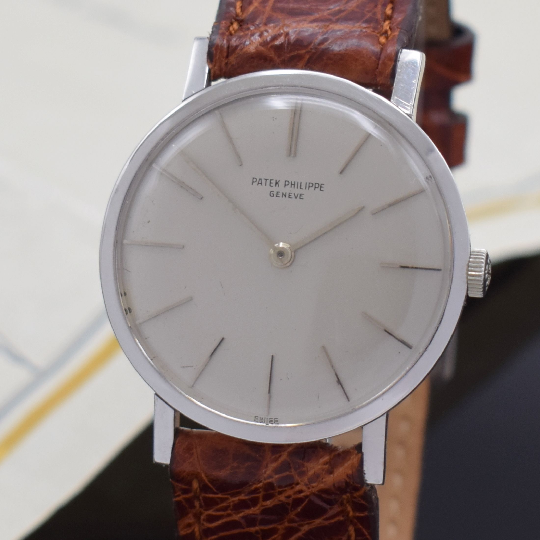 Detail a: PATEK PHILIPPE Armbanduhr in WG 750/000 Referenz 3426, Schweiz 07/1962, Handaufzug, 3-teil. Gehäuse, Boden und Glasrand aufgedr., silb. Zifferbl. m. ...