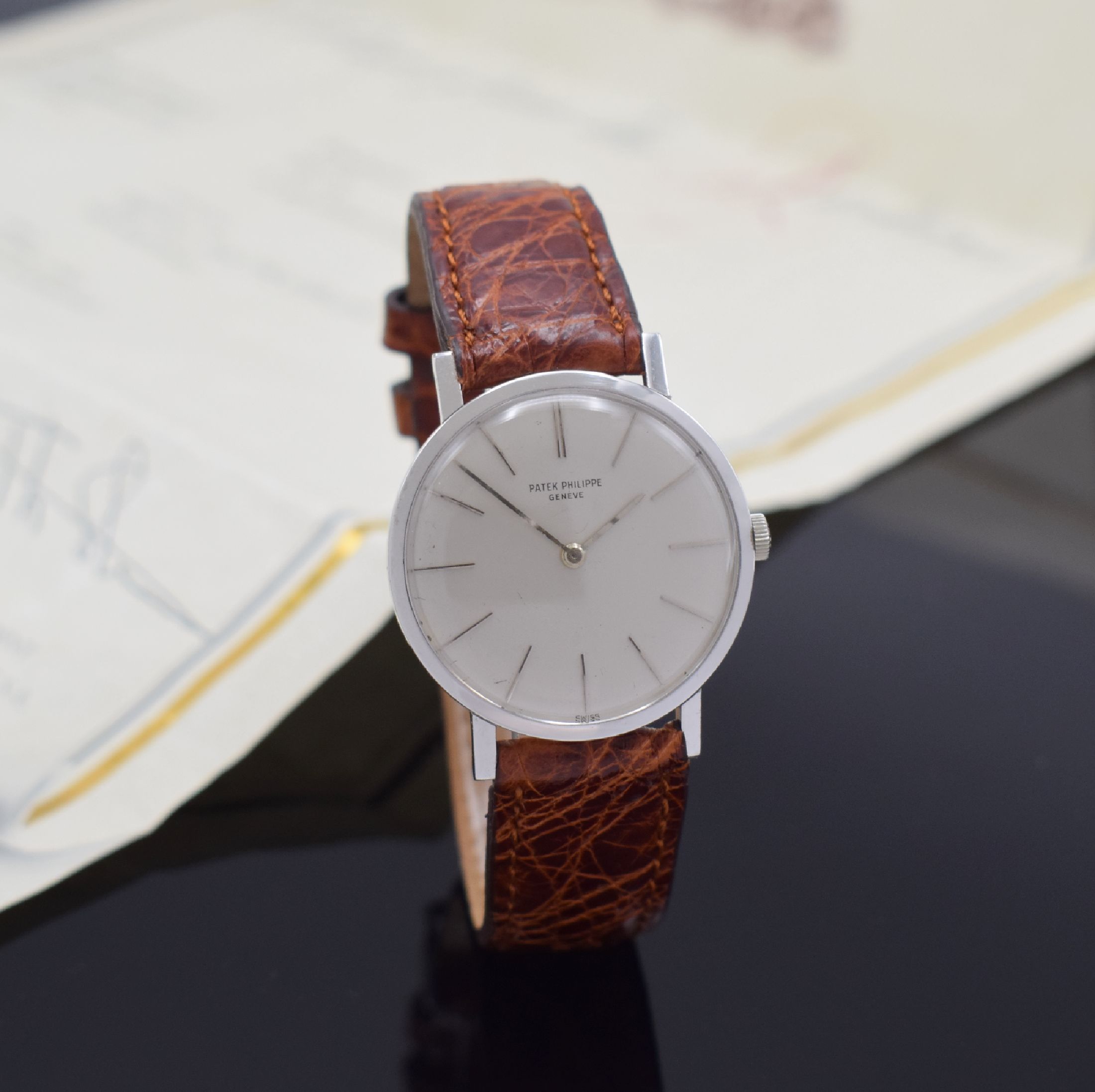 Detail b: PATEK PHILIPPE Armbanduhr in WG 750/000 Referenz 3426, Schweiz 07/1962, Handaufzug, 3-teil. Gehäuse, Boden und Glasrand aufgedr., silb. Zifferbl. m. ...