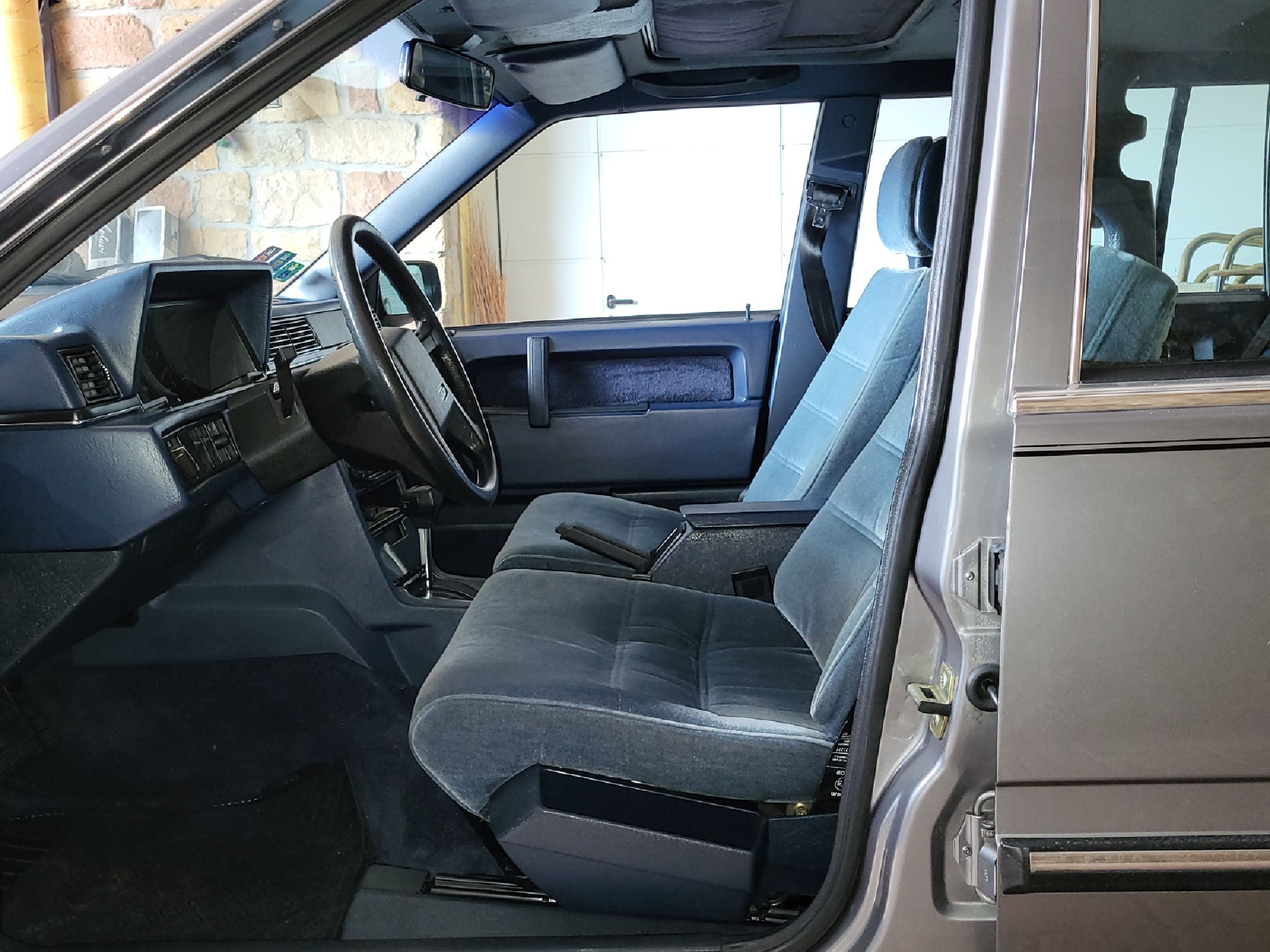 Detail d: Volvo 760 GLE, Fahrgestellnummer: YV1704687F2146251, EZ 04/1985, Laufleistung ca. 326.000 km abgelesen, HU 03/2024, 115 kW/156 PS, 6 Zylinder, ...
