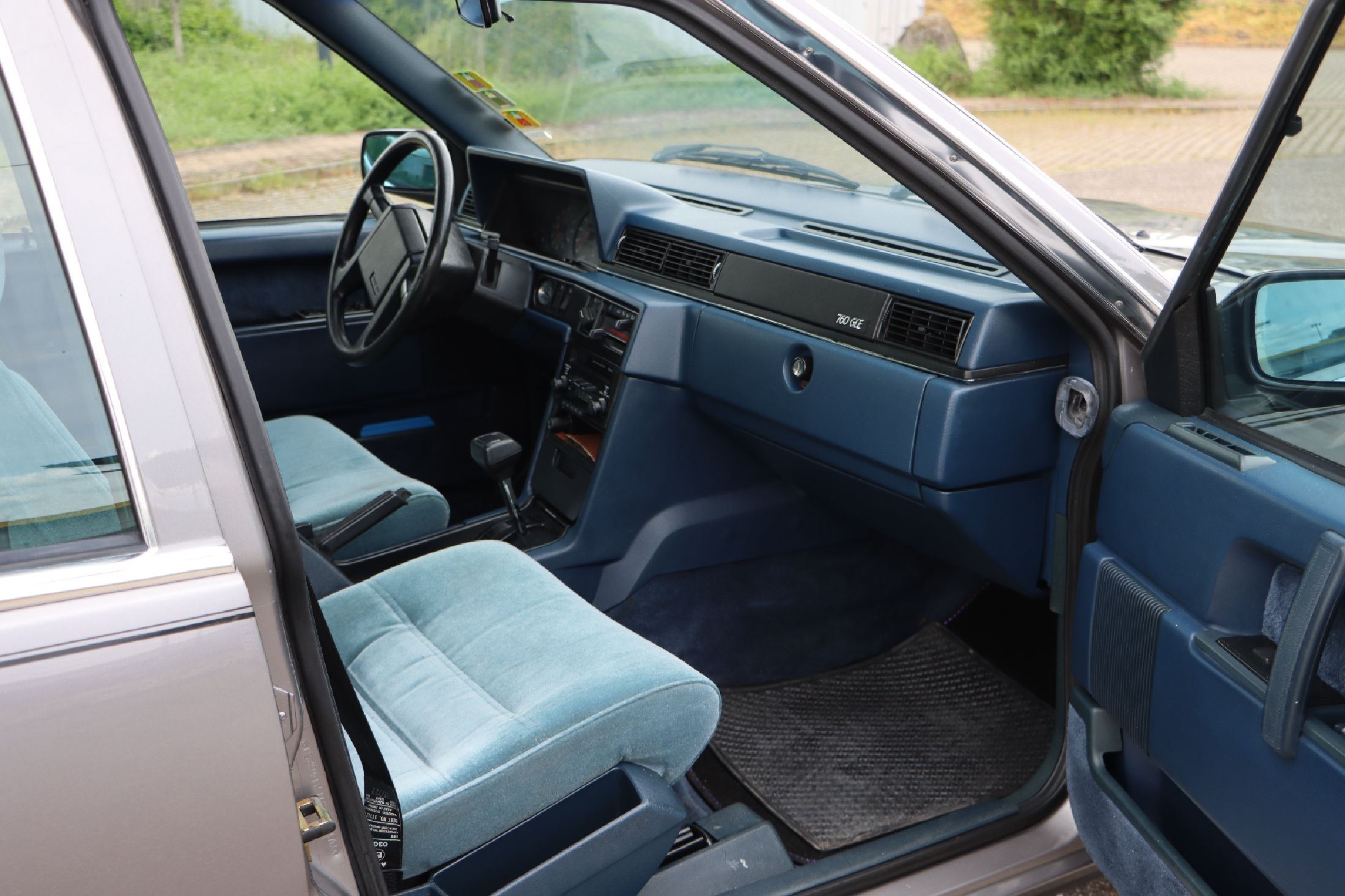 Detail e: Volvo 760 GLE, Fahrgestellnummer: YV1704687F2146251, EZ 04/1985, Laufleistung ca. 326.000 km abgelesen, HU 03/2024, 115 kW/156 PS, 6 Zylinder, ...