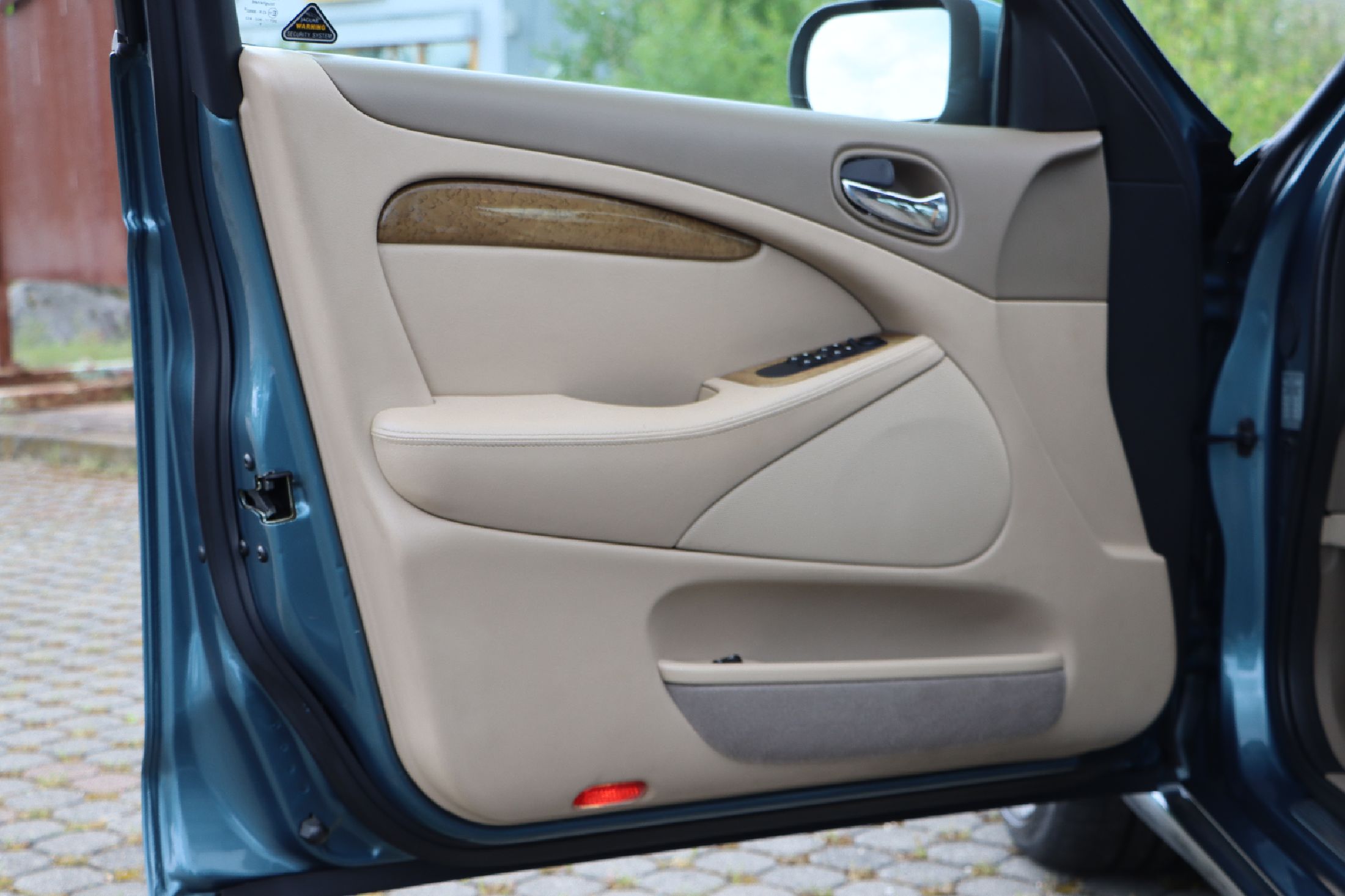 Detail e: Jaguar S-Type CCX, Fahrgestellnummer: SAJAA02E2YFL55000, EZ 02/2000, Laufleistung ca. 125.000 km abgelesen, HU 03/2024, 175 kW/238 PS, 6 Zylinder, ...
