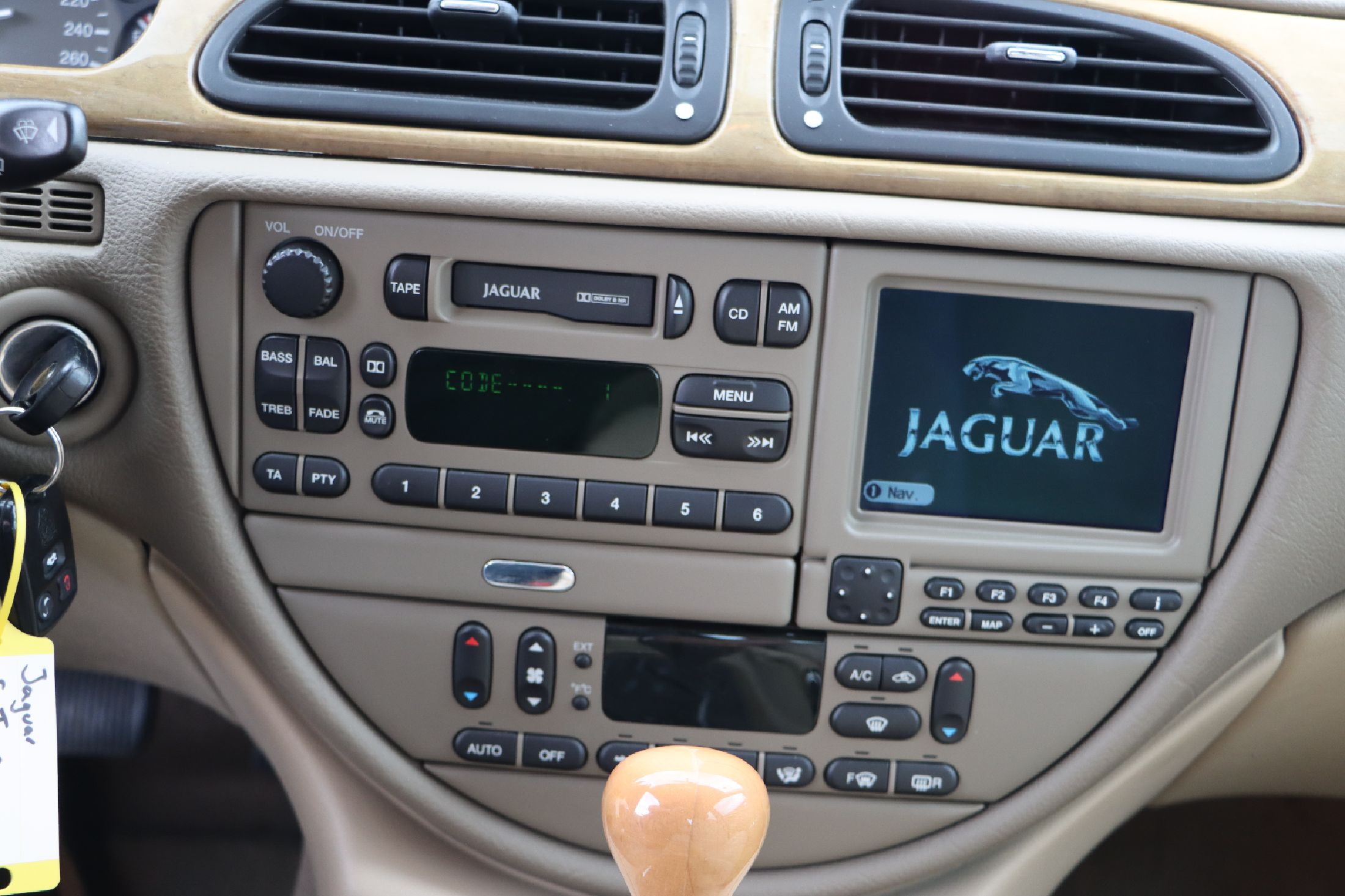 Detail h: Jaguar S-Type CCX, Fahrgestellnummer: SAJAA02E2YFL55000, EZ 02/2000, Laufleistung ca. 125.000 km abgelesen, HU 03/2024, 175 kW/238 PS, 6 Zylinder, ...
