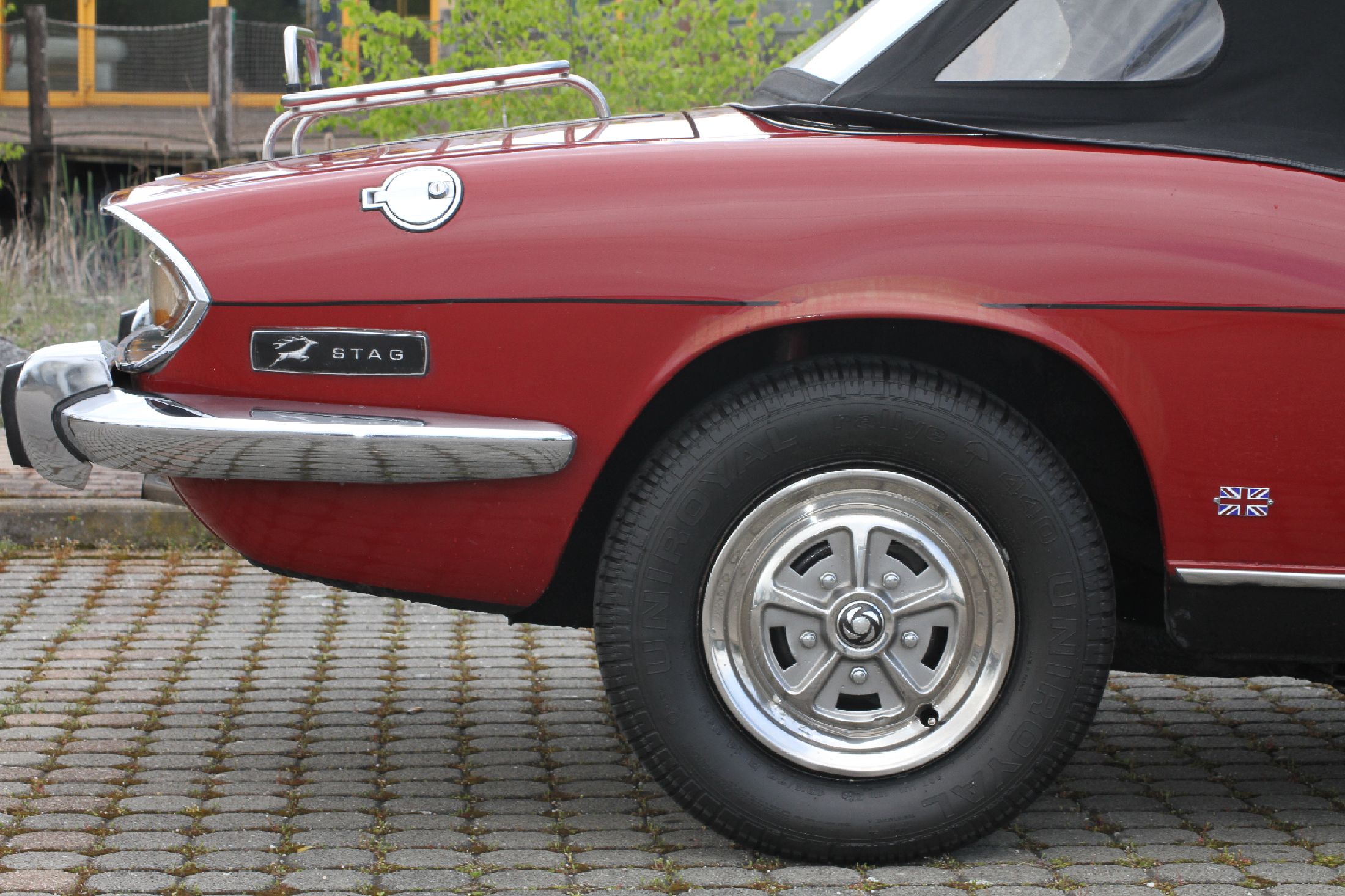 Detail d: Triumph Stag, Fahrgestellnummer: LD21233BW, EZ 07/1973, Fahrzeughalter unbekannt - ein Eintrag im KFZ Brief, Laufleistung ca. 57.150 meilen ...
