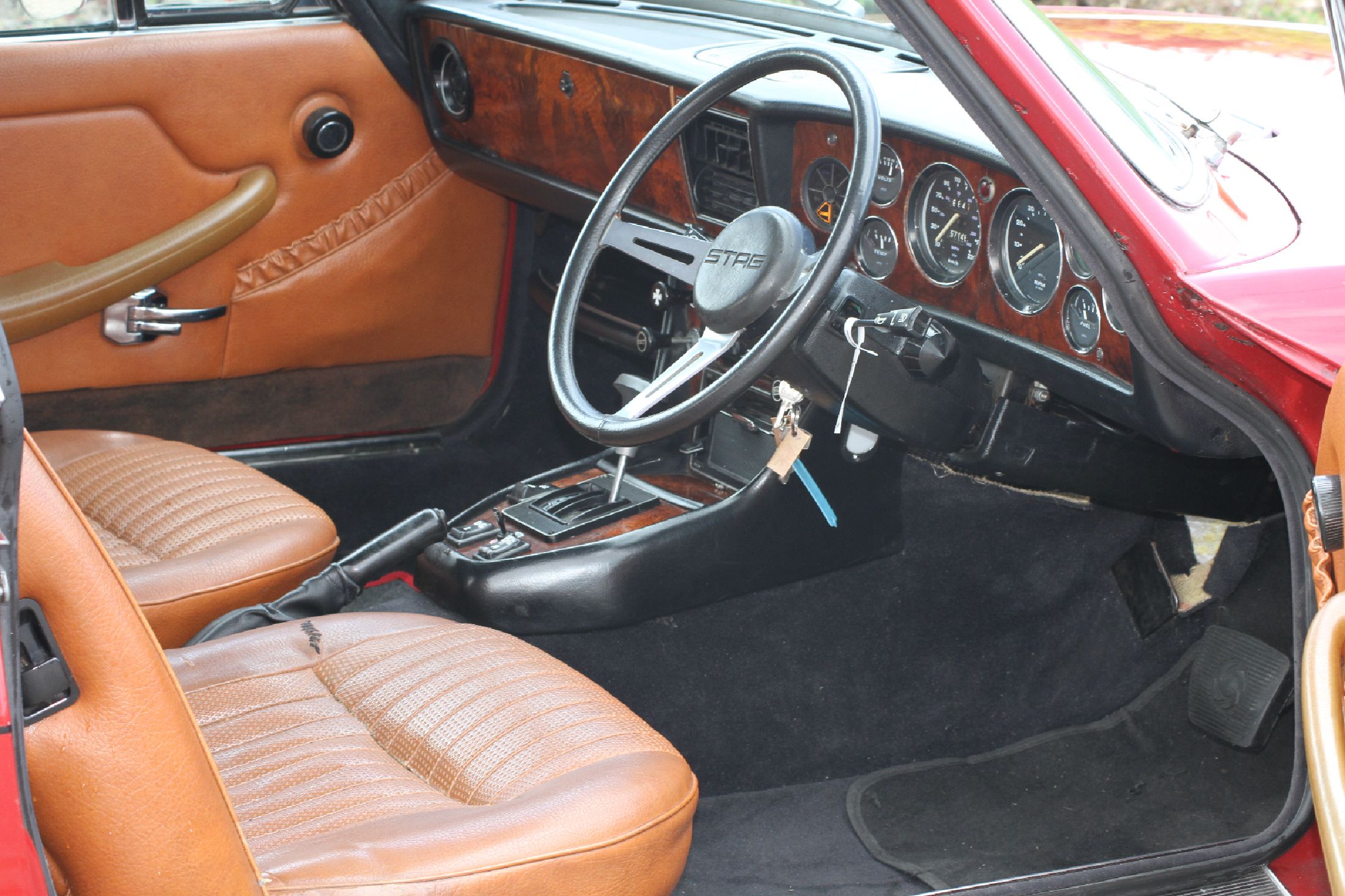 Detail f: Triumph Stag, Fahrgestellnummer: LD21233BW, EZ 07/1973, Fahrzeughalter unbekannt - ein Eintrag im KFZ Brief, Laufleistung ca. 57.150 meilen ...
