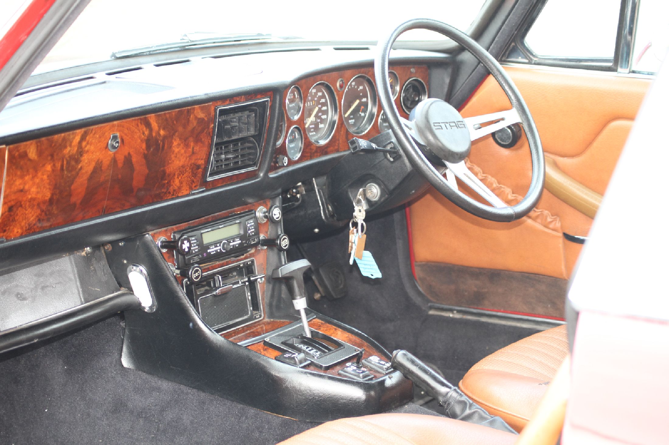 Detail g: Triumph Stag, Fahrgestellnummer: LD21233BW, EZ 07/1973, Fahrzeughalter unbekannt - ein Eintrag im KFZ Brief, Laufleistung ca. 57.150 meilen ...