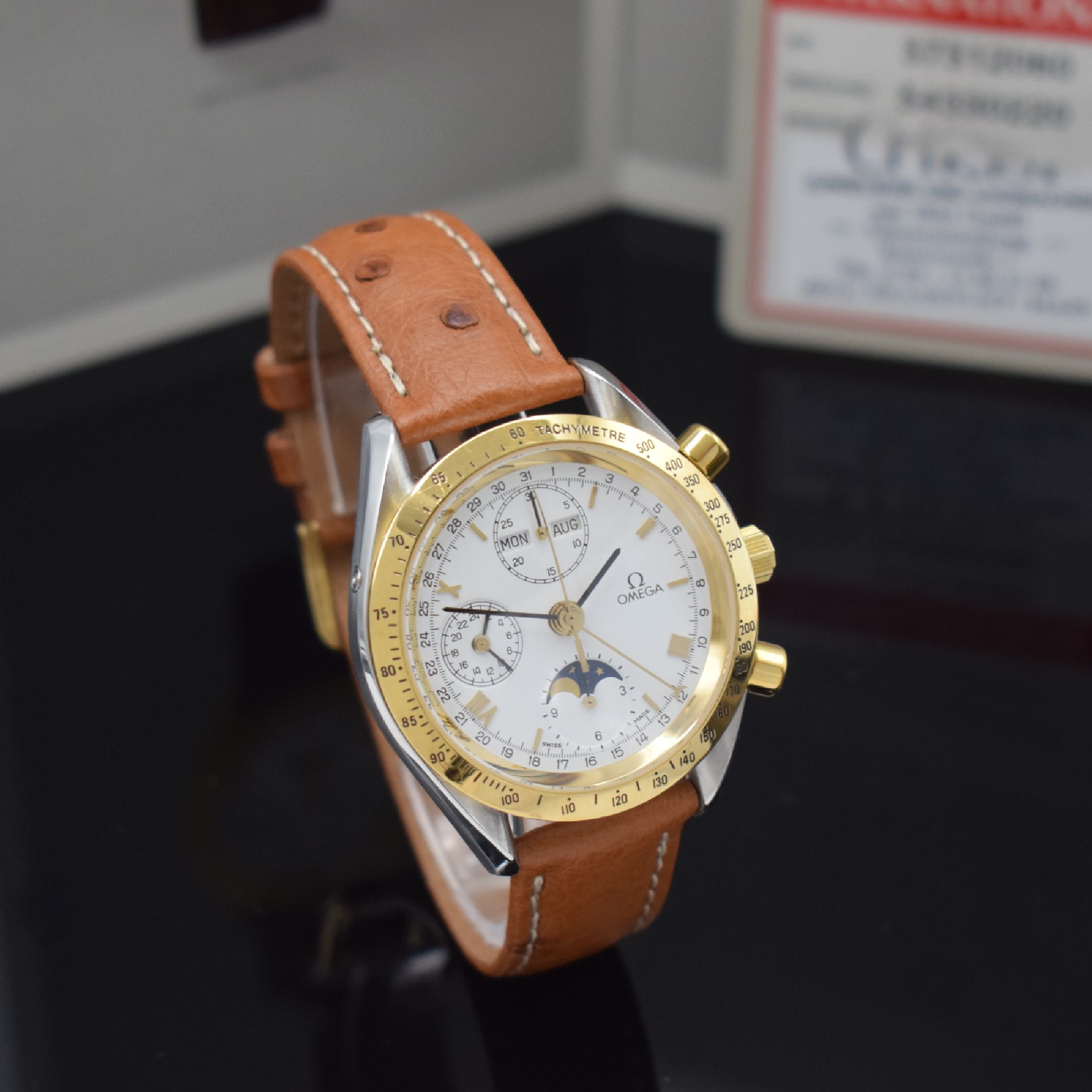 Detail b: OMEGA astronomischer Armbandchronograph Serie Speedmaster Referenz 37312060, Automatik, Vollkalenderanzeige inkl. Mondphase, Edelstahlgeh. inkl. ...