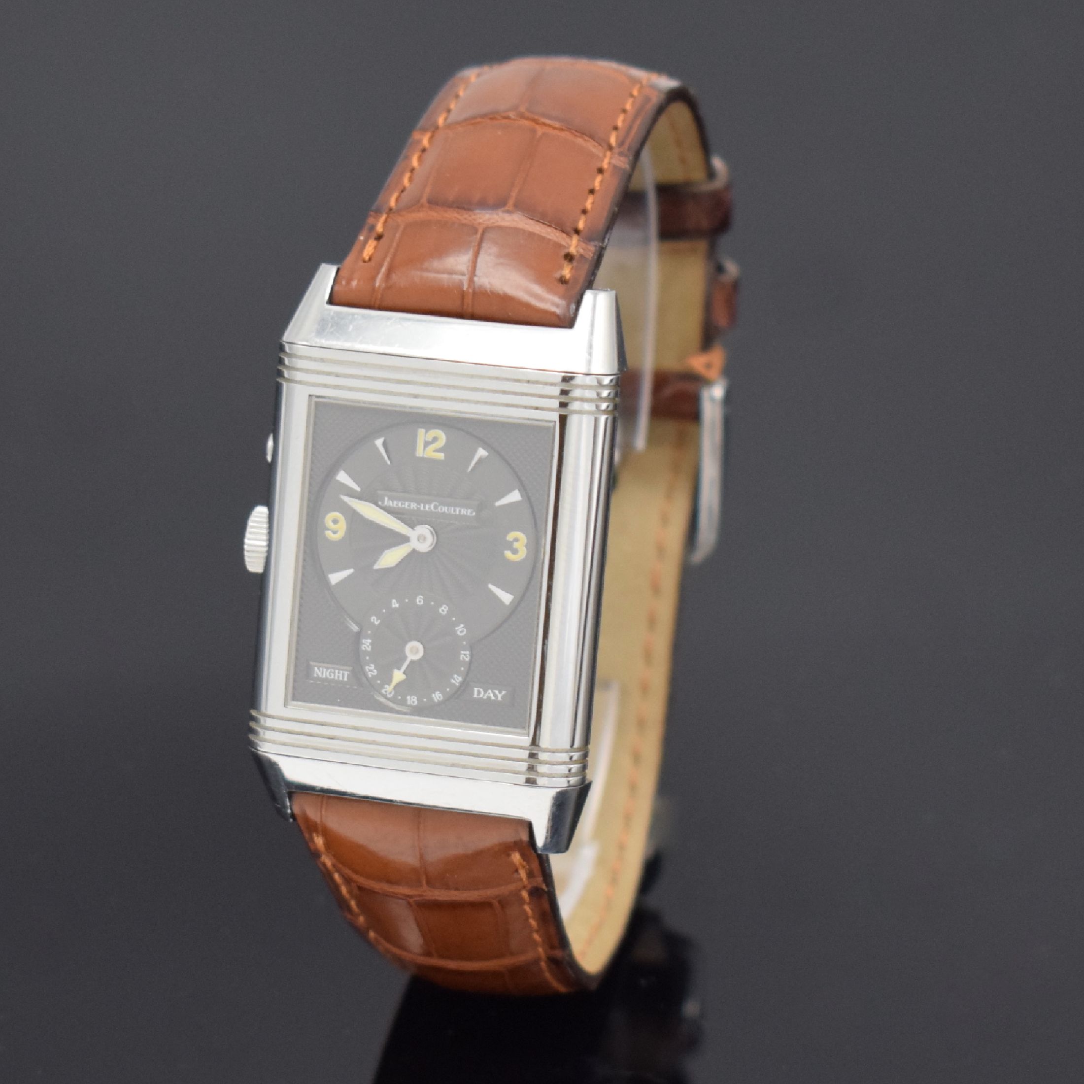 Detail b: Jaeger-LeCoultre Reverso Duoface Herrenarmbanduhr in Edelstahl Referenz 270.8.54, Schweiz um 2000, Handaufzug, Wendegehäuse, beids. Zeitanzeige, ...