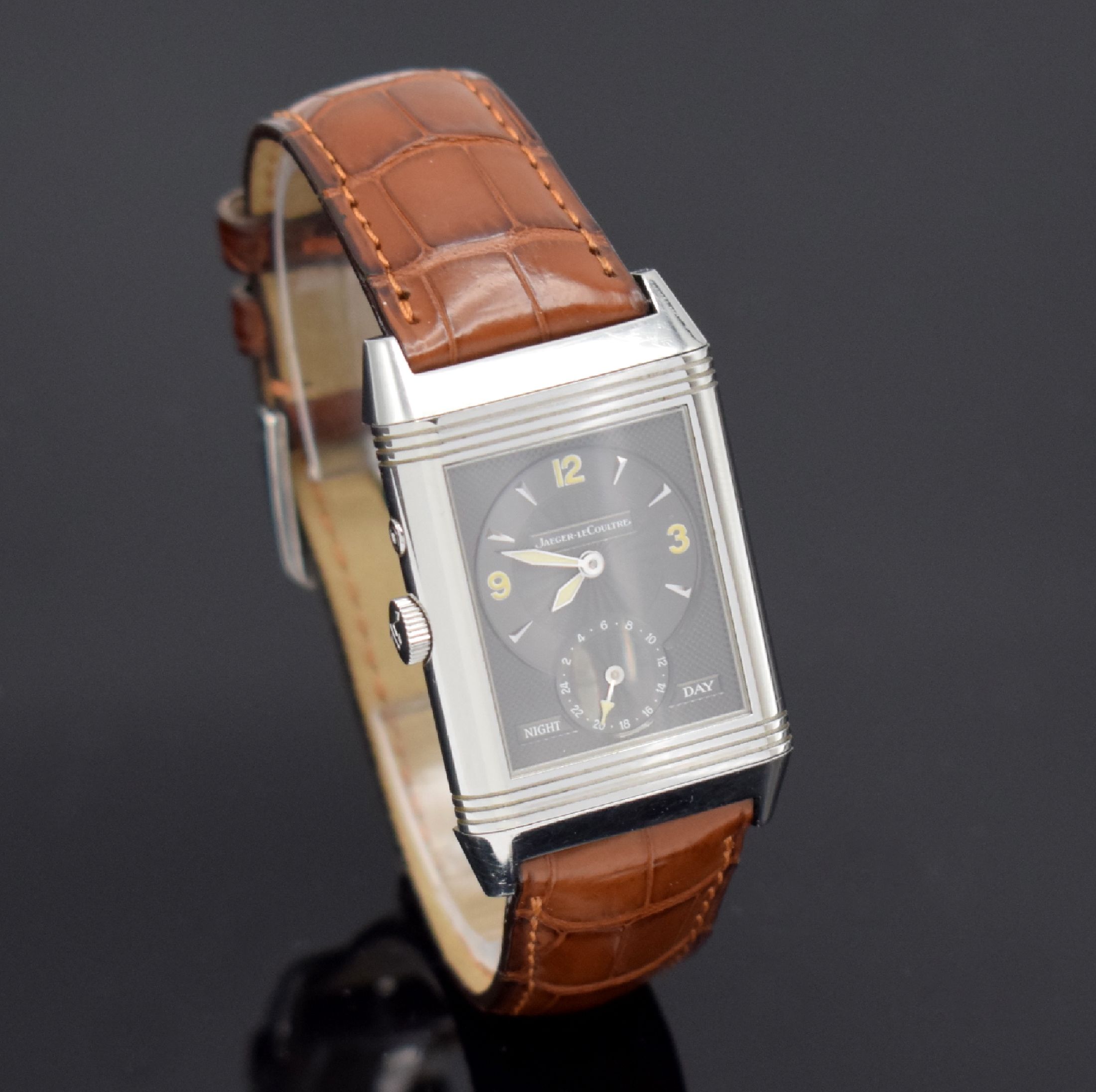 Detail d: Jaeger-LeCoultre Reverso Duoface Herrenarmbanduhr in Edelstahl Referenz 270.8.54, Schweiz um 2000, Handaufzug, Wendegehäuse, beids. Zeitanzeige, ...