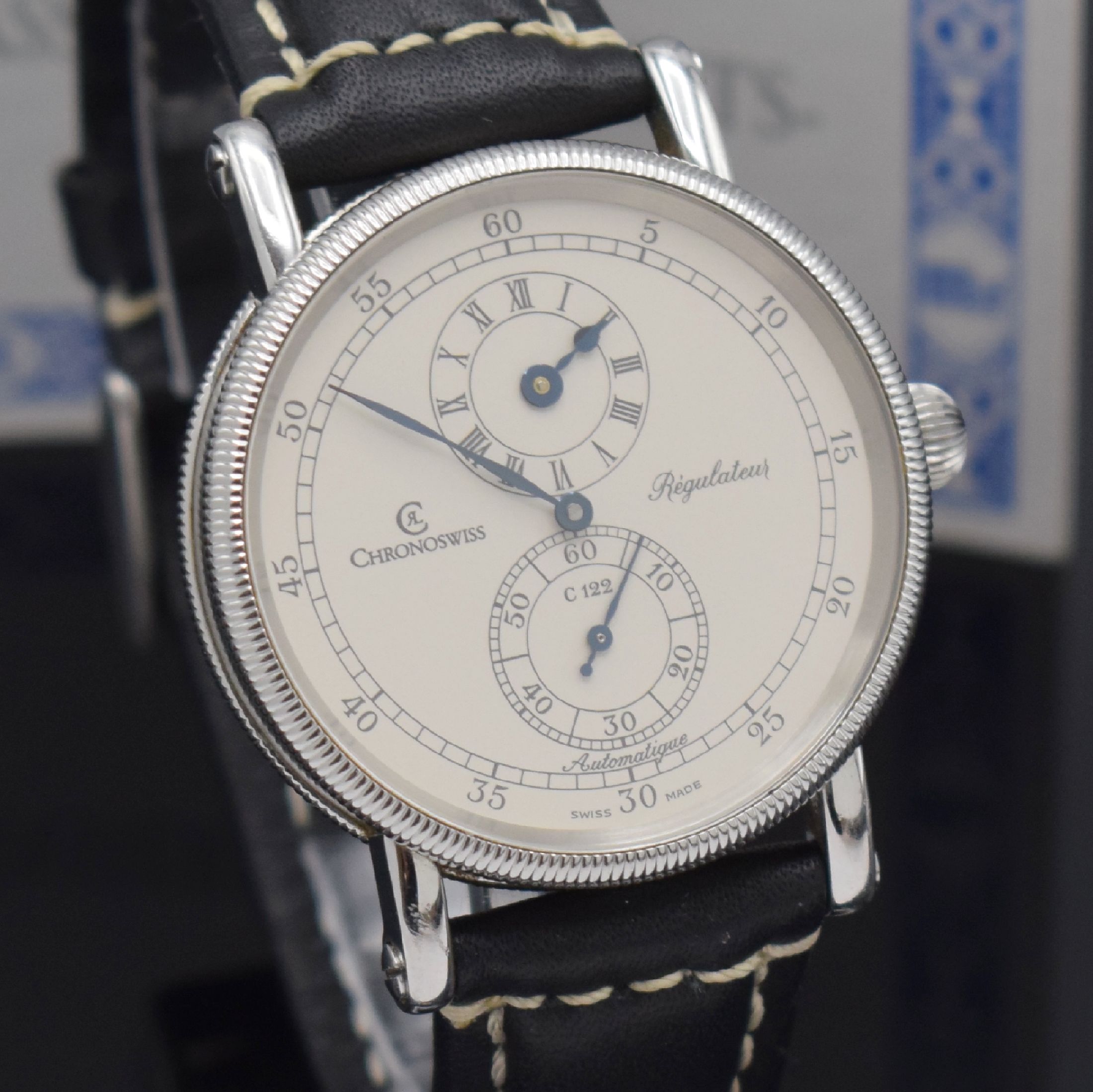 Detail c: CHRONOSWISS Regulateur Herrenarmbanduhr in Stahl Referenz CH 1223, Schweiz um 1994, Automatik, beids. vergl., Boden verschr., geriffelte Lünette, ...