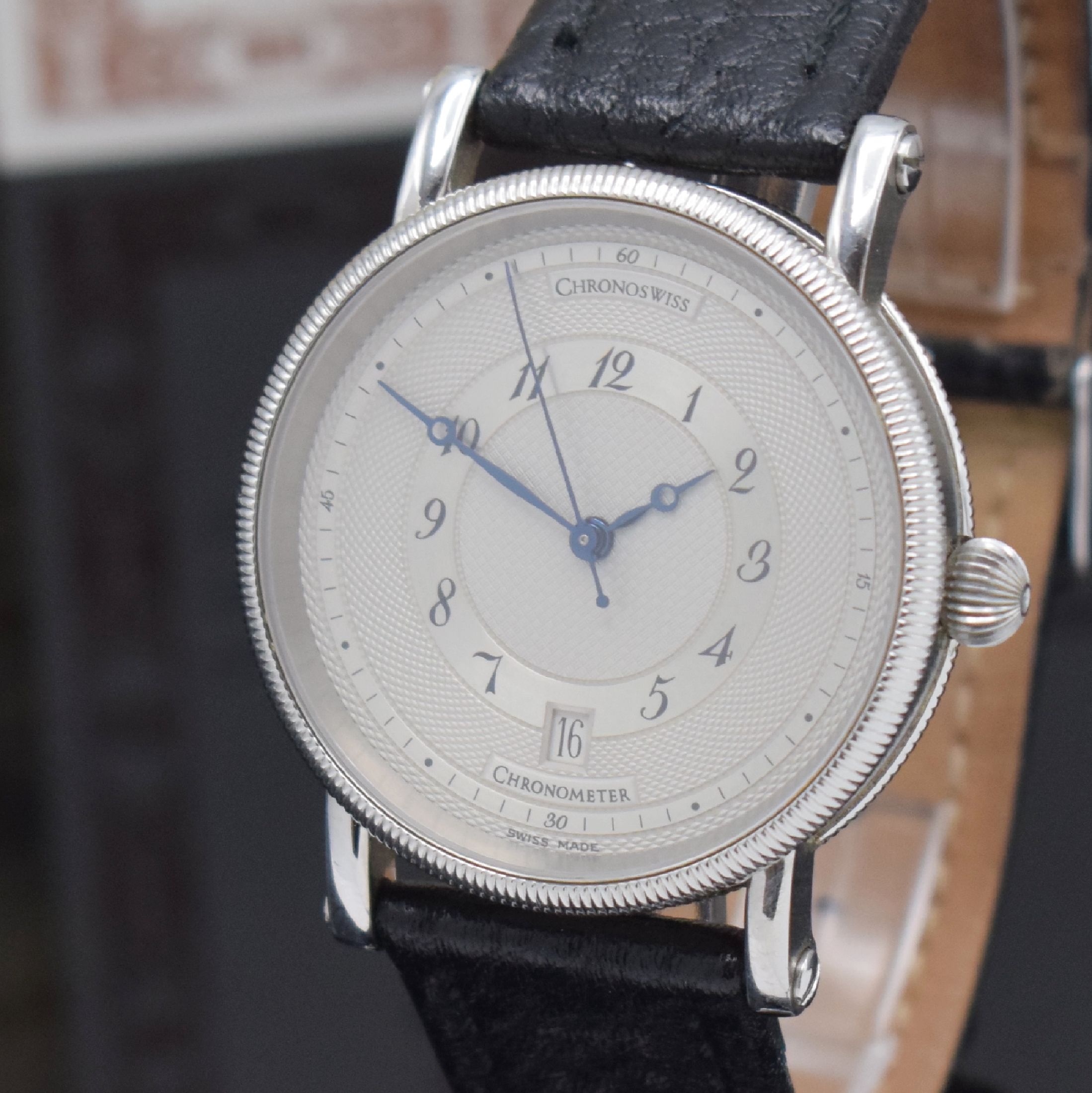 Detail a: CHRONOSWISS seltener Armbandchronometer Referenz CH 2823, Automatik, Edelstahlgeh. beids. Saphirvergl., Boden verschr., Silberzifferbl. z. T. guill., ...