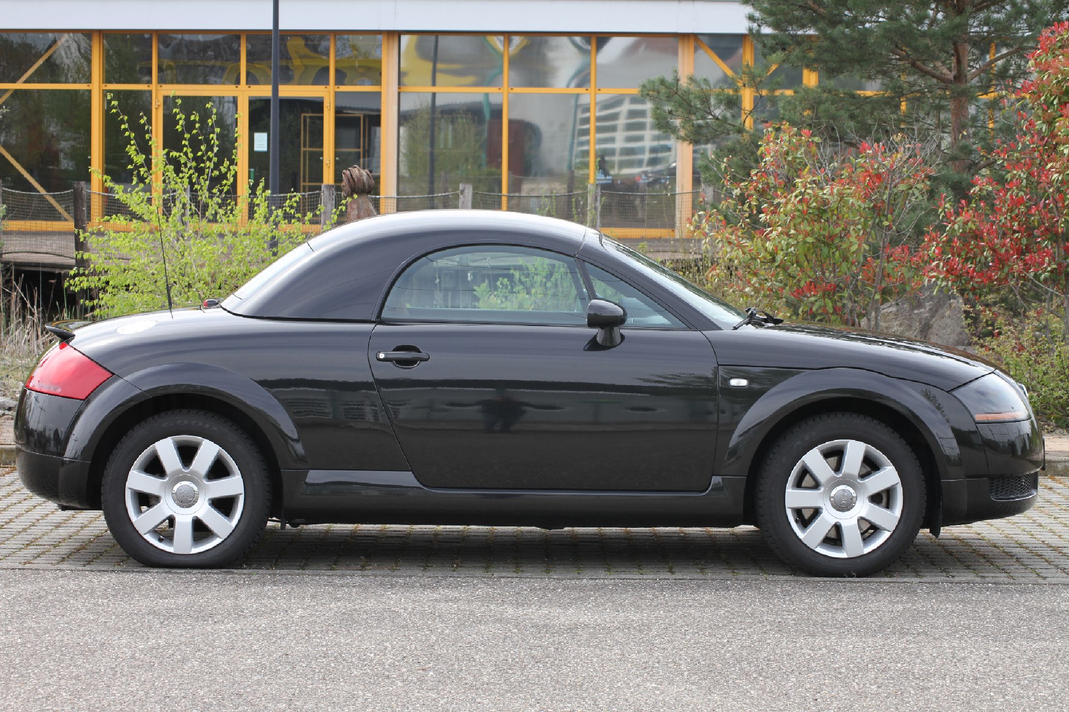 Detail a: Audi TT Cabriolet, Fahrgestellnummer: TRUZZZ8NZ11030391, EZ 03/2001, 3. Hand, Laufleistung ca. 282.982 km abgelesen, HU 03/2025, 132 kW/180 PS, 4 ...