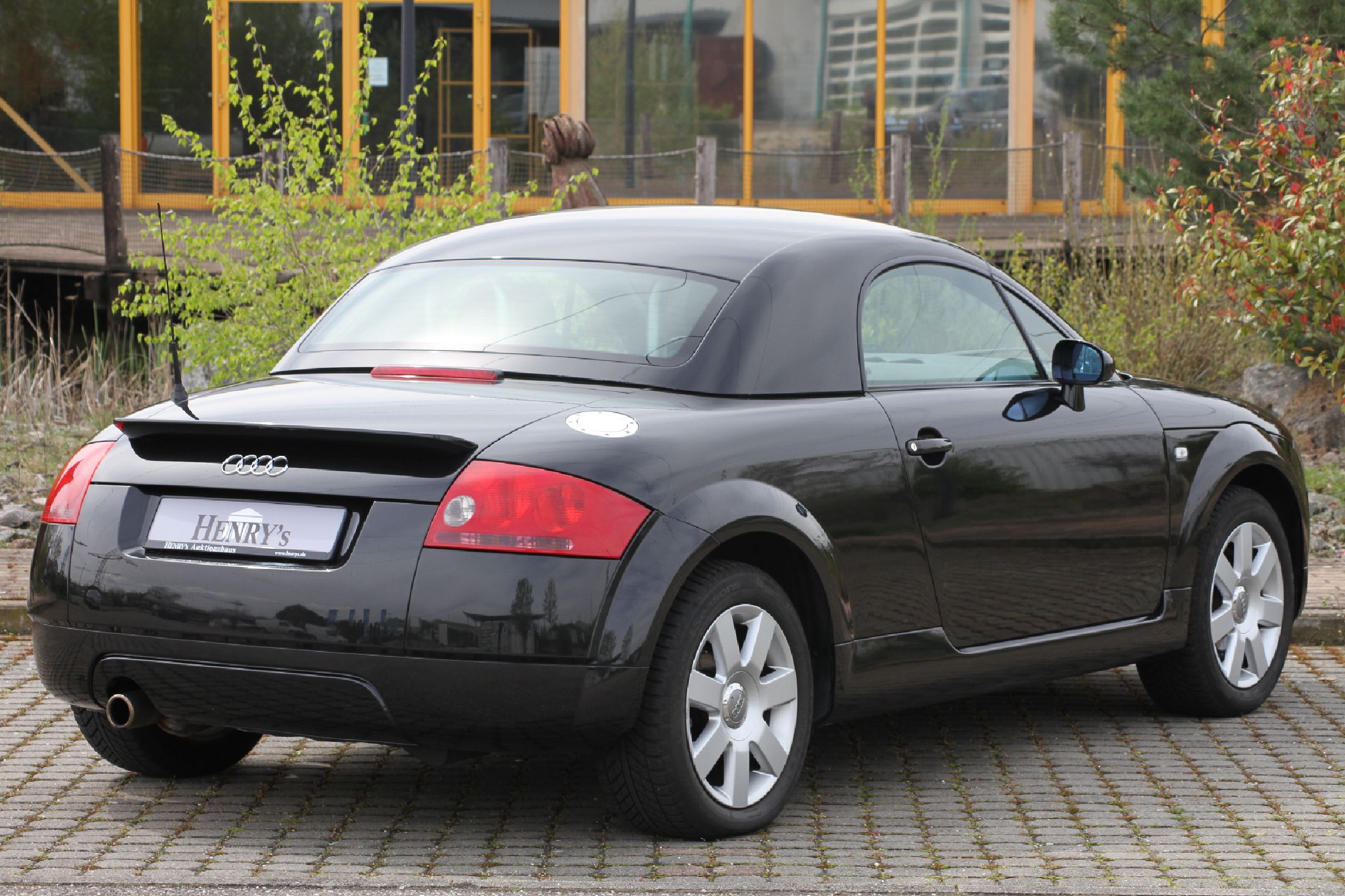 Detail b: Audi TT Cabriolet, Fahrgestellnummer: TRUZZZ8NZ11030391, EZ 03/2001, 3. Hand, Laufleistung ca. 282.982 km abgelesen, HU 03/2025, 132 kW/180 PS, 4 ...