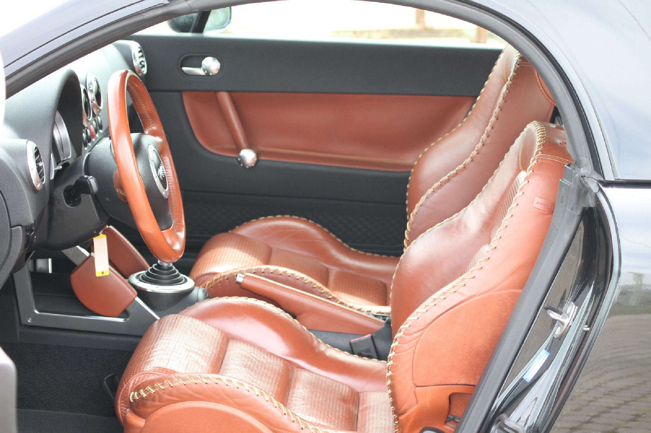 Detail d: Audi TT Cabriolet, Fahrgestellnummer: TRUZZZ8NZ11030391, EZ 03/2001, 3. Hand, Laufleistung ca. 282.982 km abgelesen, HU 03/2025, 132 kW/180 PS, 4 ...